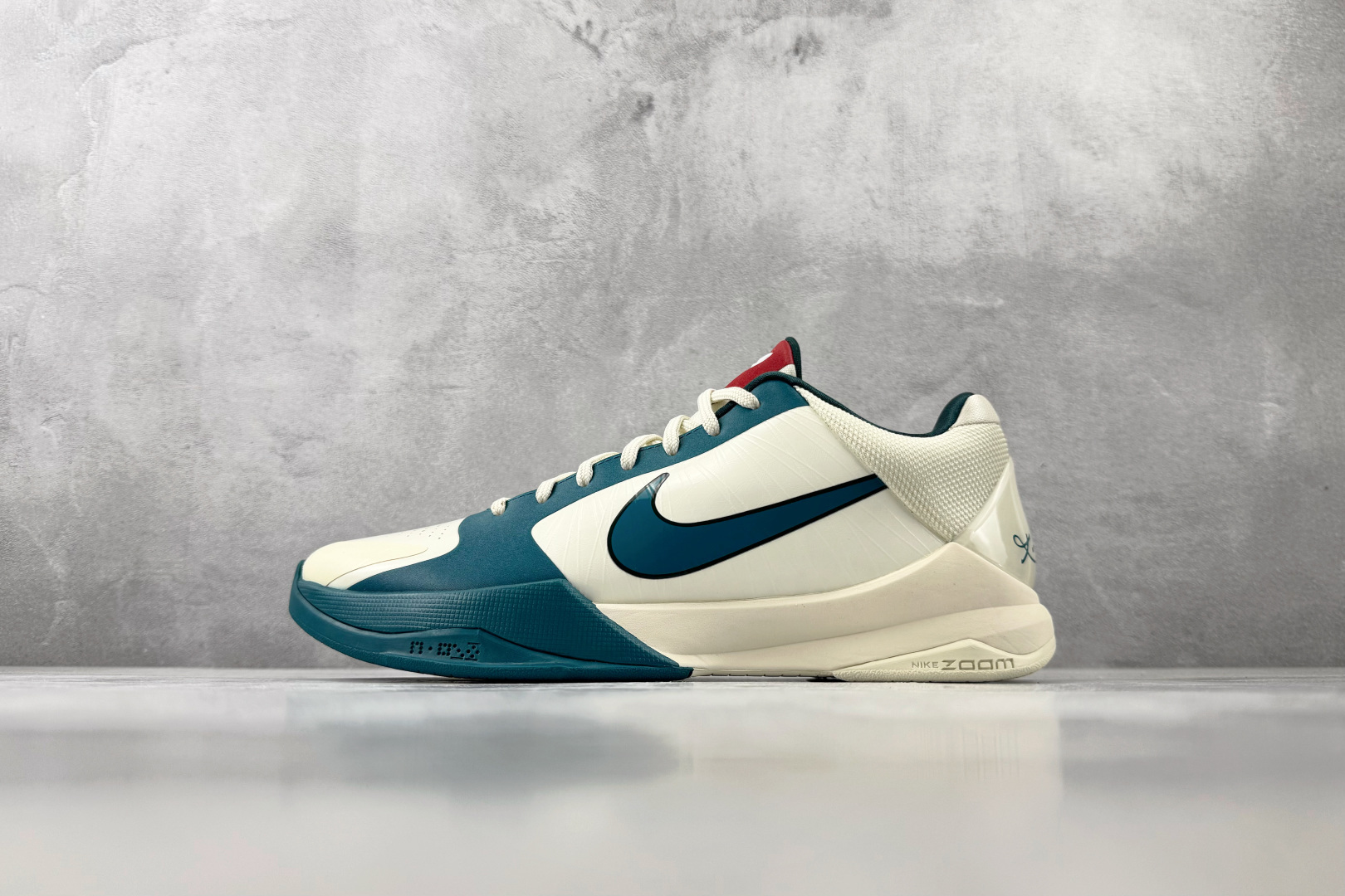 Star Nike Zoom Kobe 5 Caitlin Clark Protro PE 白蓝货号：I