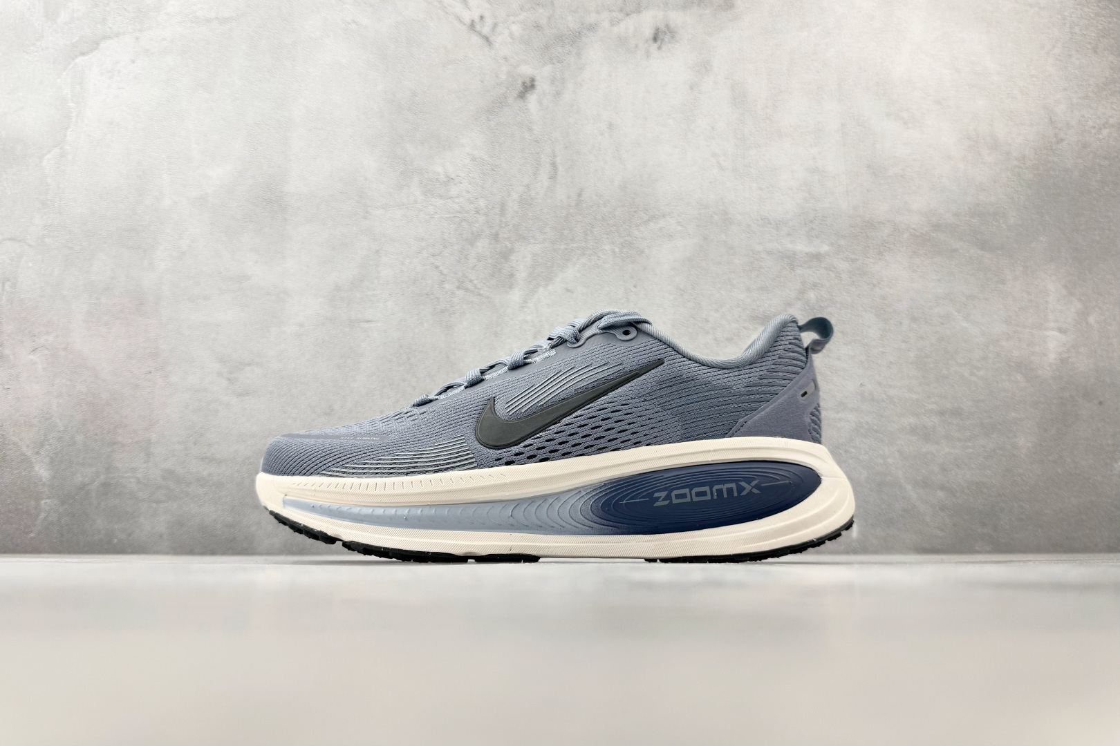 GOD神版 完美还原 正确版本 Nike VOMERO 18 灰白货号：HM6803-402尺码：36 