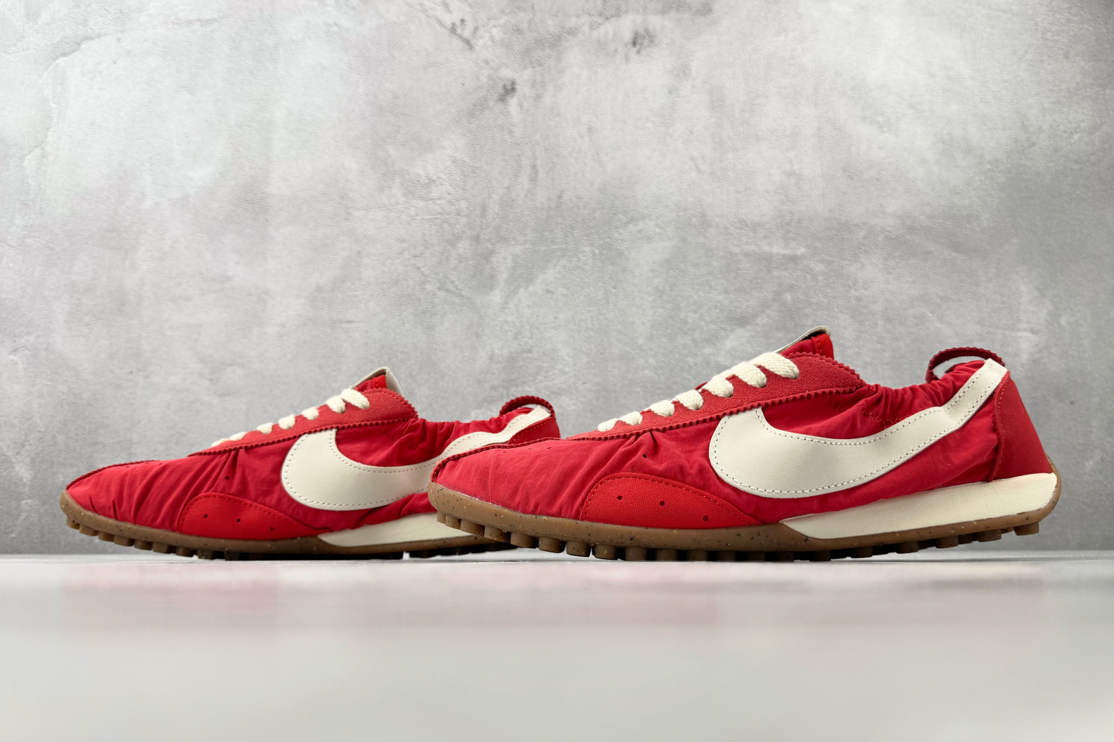 F2 特价  特价 Nike  × Jacquemus 红色 货号：HV8547-600 尺码：36 36.5 37.5