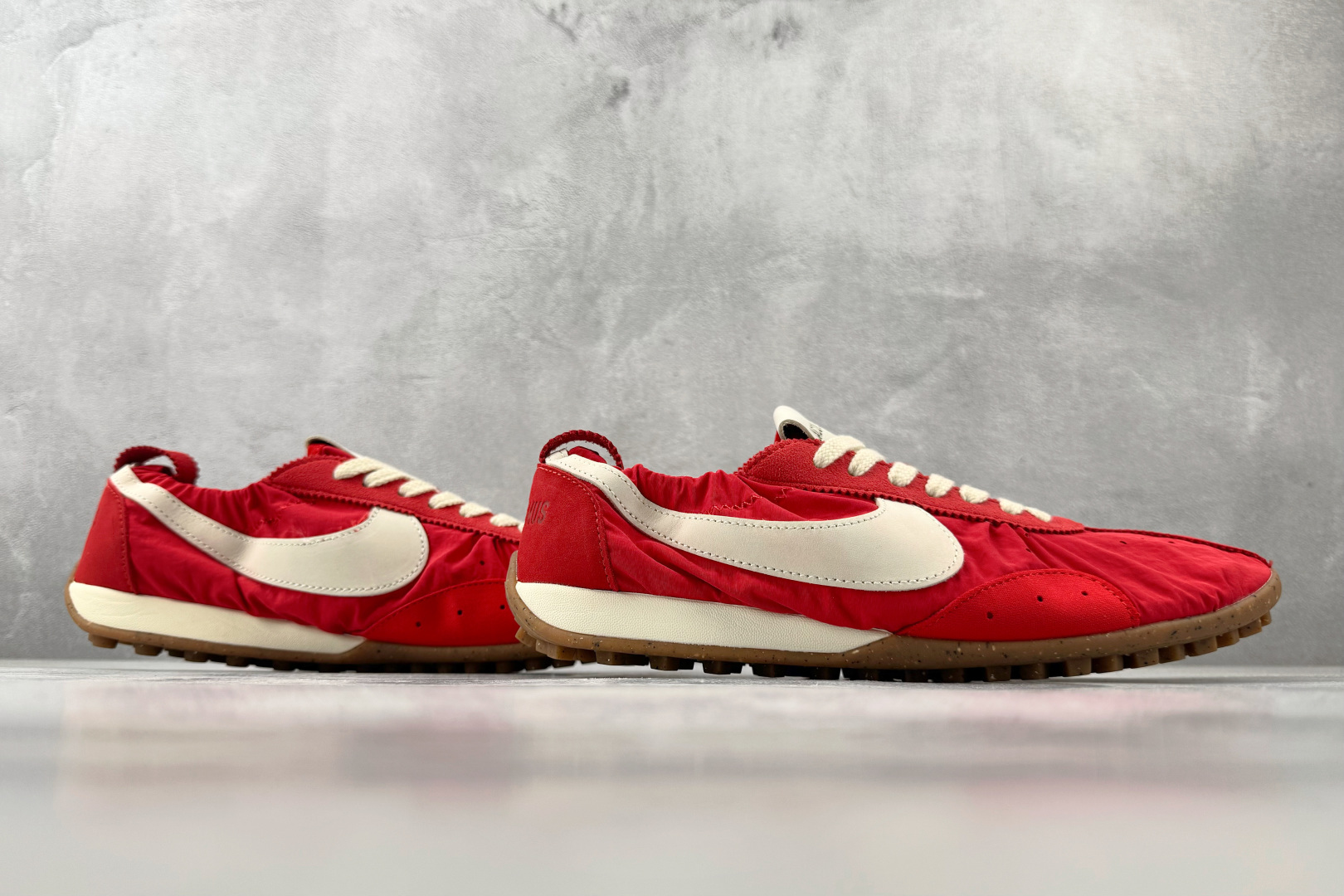 F2 特价  特价 Nike  × Jacquemus 红色 货号：HV8547-600 尺码：36 36.5 37.5