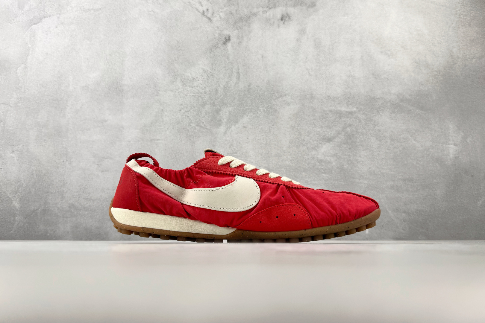 F2 特价  特价 Nike  × Jacquemus 红色 货号：HV8547-600 尺码：36 36.5 37.5
