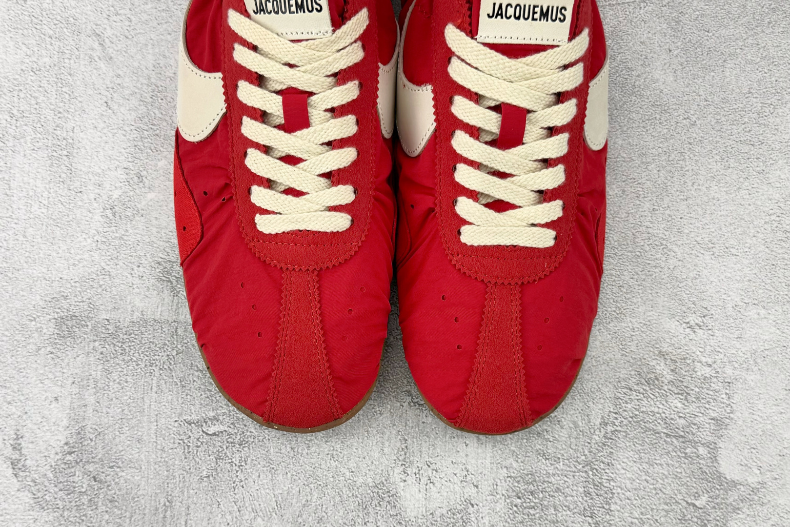 F2 特价  特价 Nike  × Jacquemus 红色 货号：HV8547-600 尺码：36 36.5 37.5