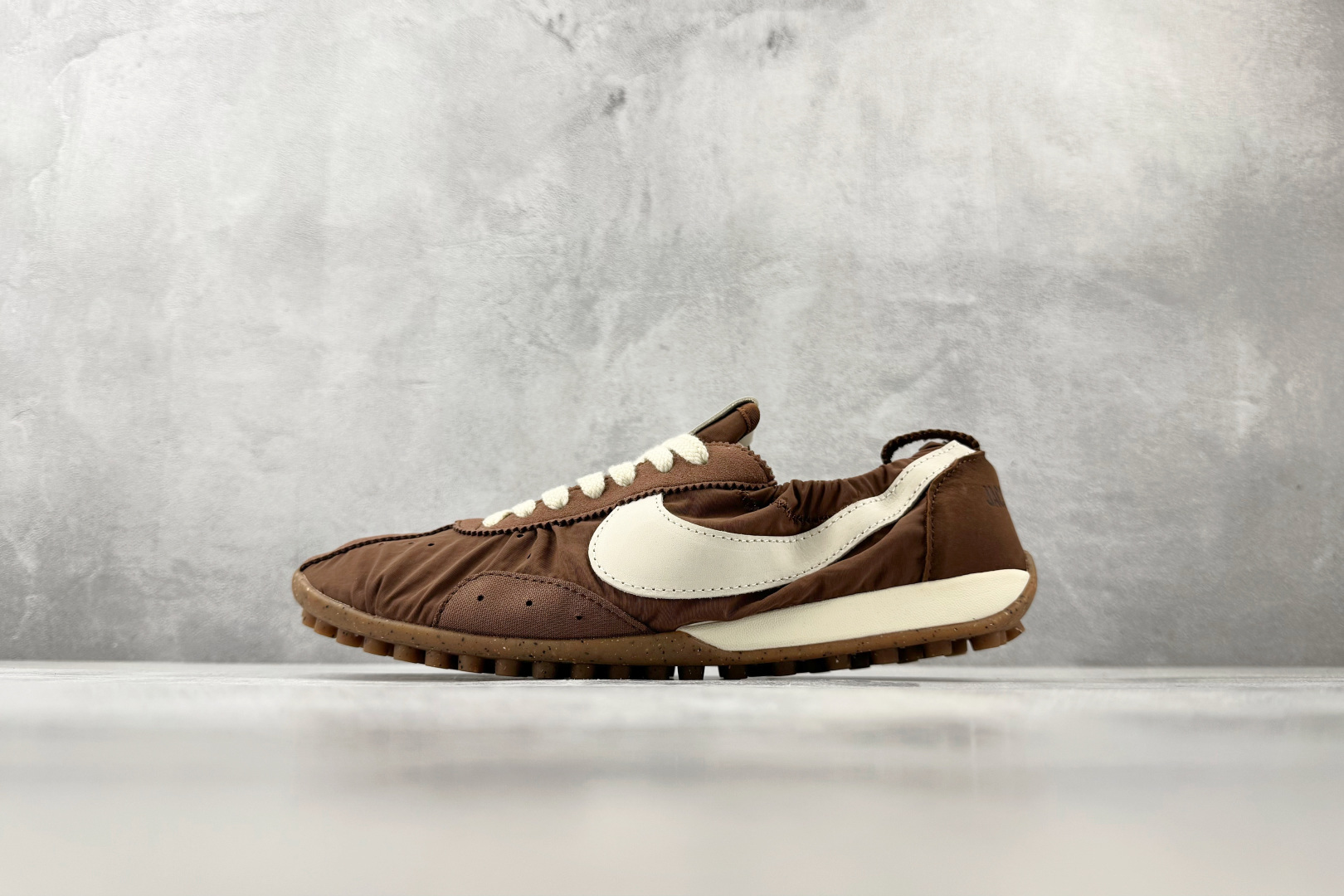 F2 特价 特价 Nike × Jacquemus Moon Shoe SP棕黄 货号:HV8547-200 尺码: F2 特价 特价 Nike × Jacquemus Moon Shoe SP棕黄 货号:HV8547-200 尺码: