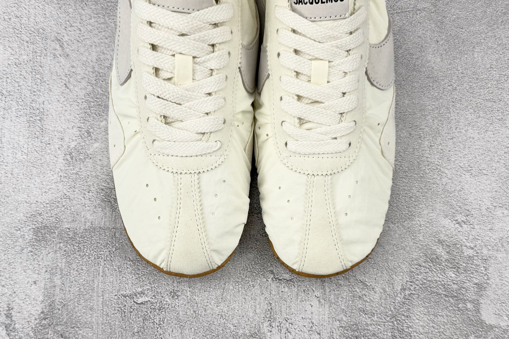 F2 特价  特价  Nike  × Jacquemus MOON SHOES 米白色 货号：HV8547-002 尺码