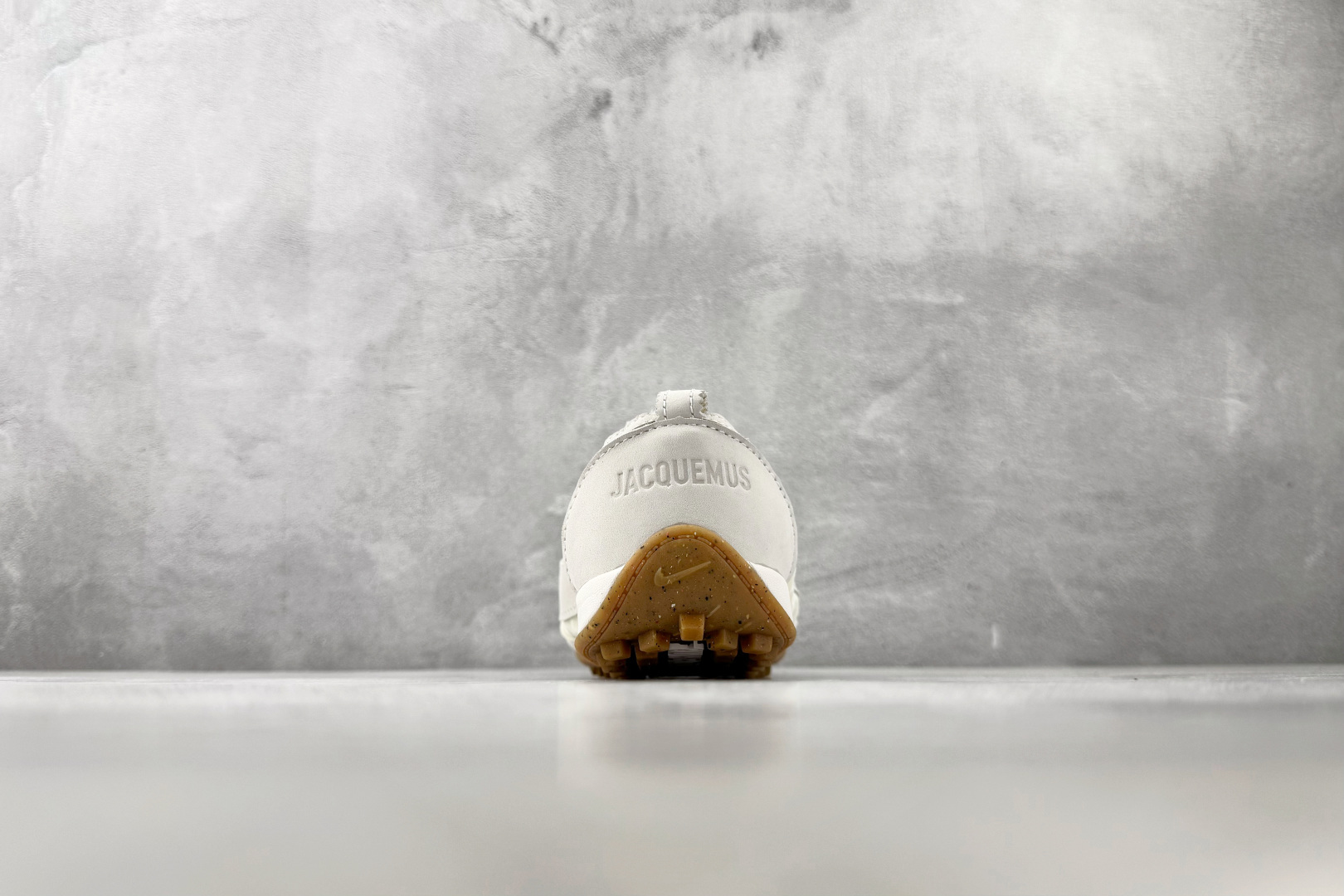F2 特价  特价  Nike  × Jacquemus MOON SHOES 米白色 货号：HV8547-002 尺码