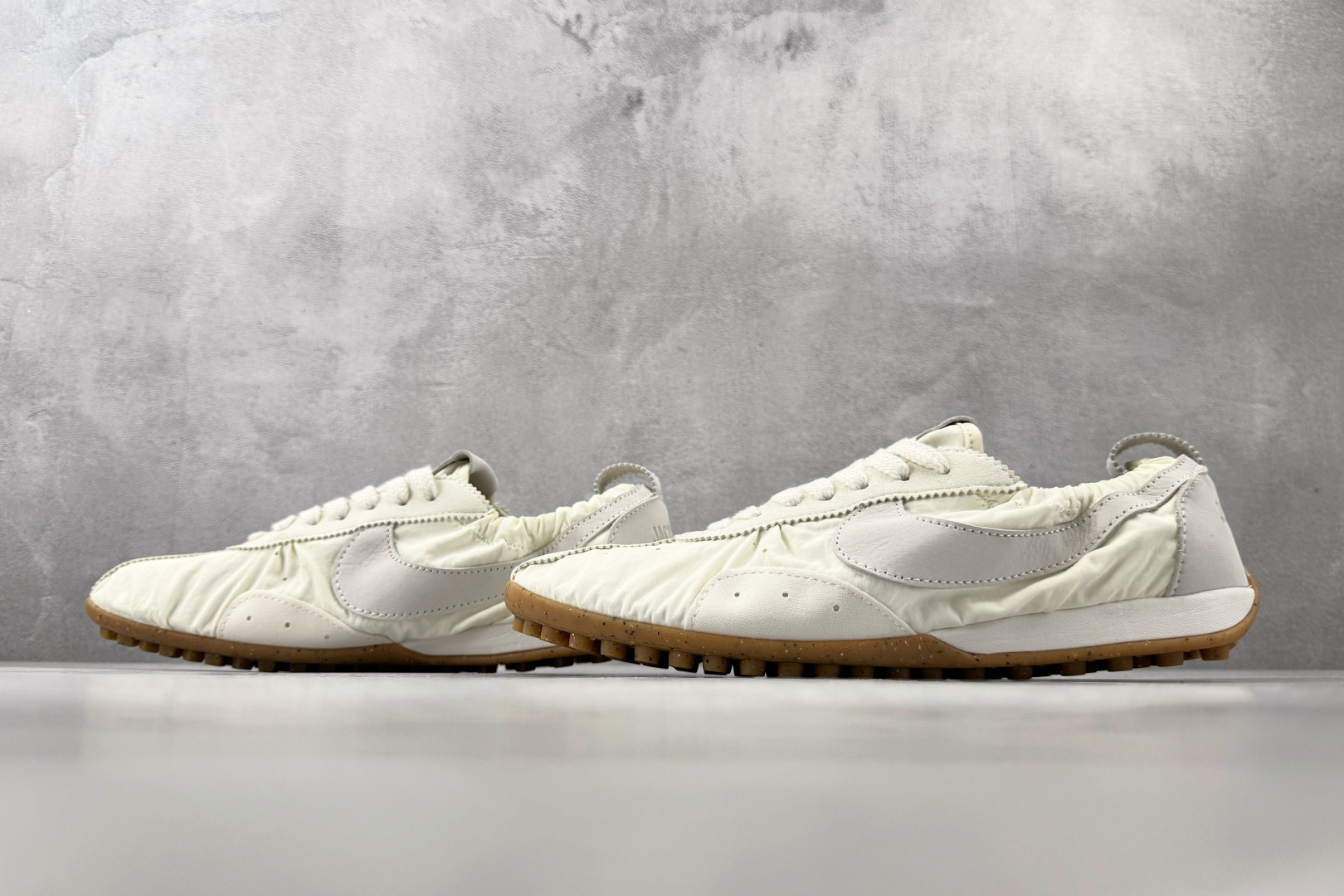 F2 特价  特价  Nike  × Jacquemus MOON SHOES 米白色 货号：HV8547-002 尺码