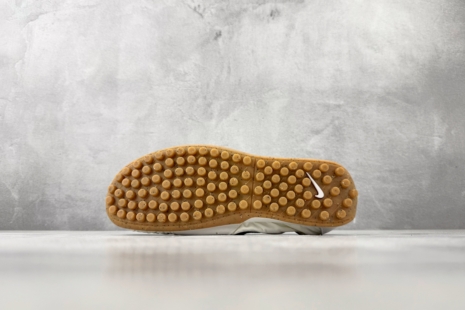 F2 特价  特价  Nike  × Jacquemus MOON SHOES 米白色 货号：HV8547-002 尺码