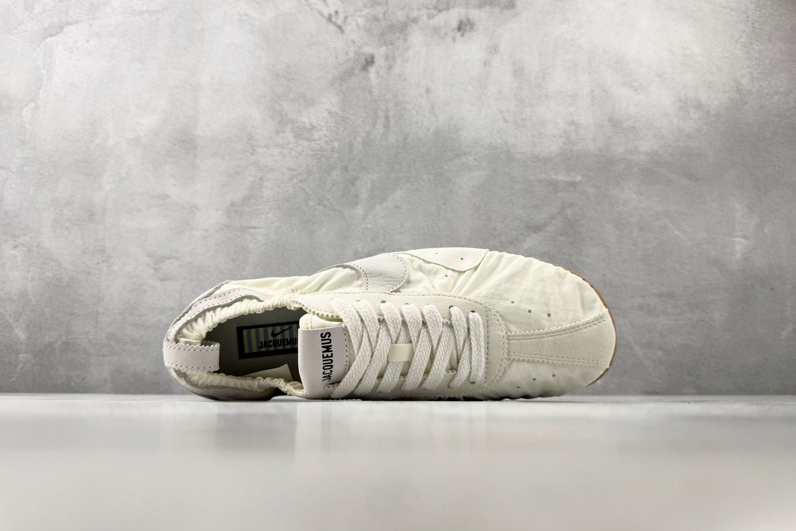F2 特价  特价  Nike  × Jacquemus MOON SHOES 米白色 货号：HV8547-002 尺码