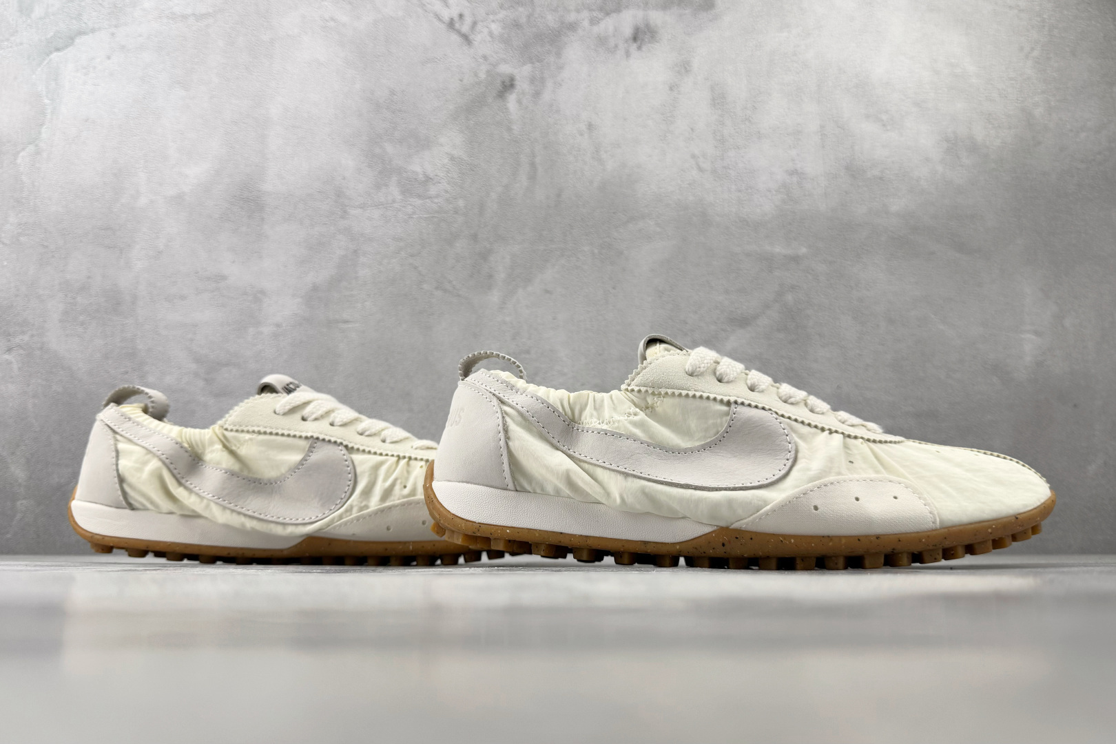 F2 特价  特价  Nike  × Jacquemus MOON SHOES 米白色 货号：HV8547-002 尺码
