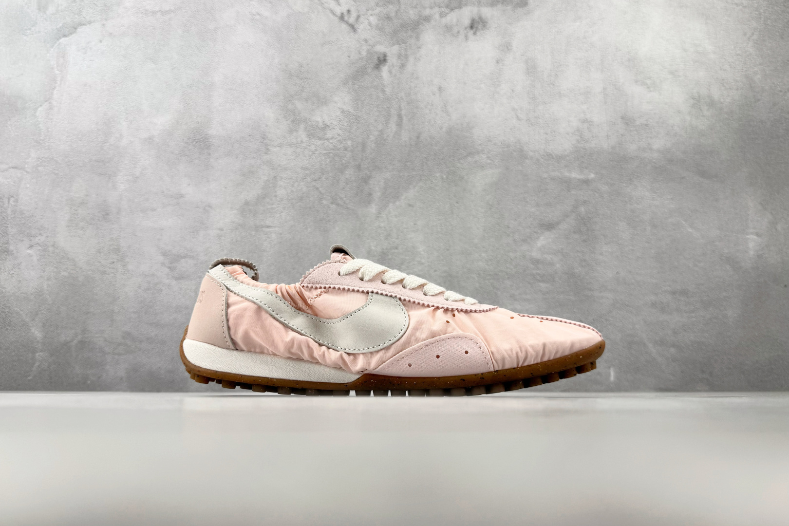 F2 特价  特价 Nike Moon Shoe x Jacquemus sP粉色 货号：HV8547-601 尺码：3