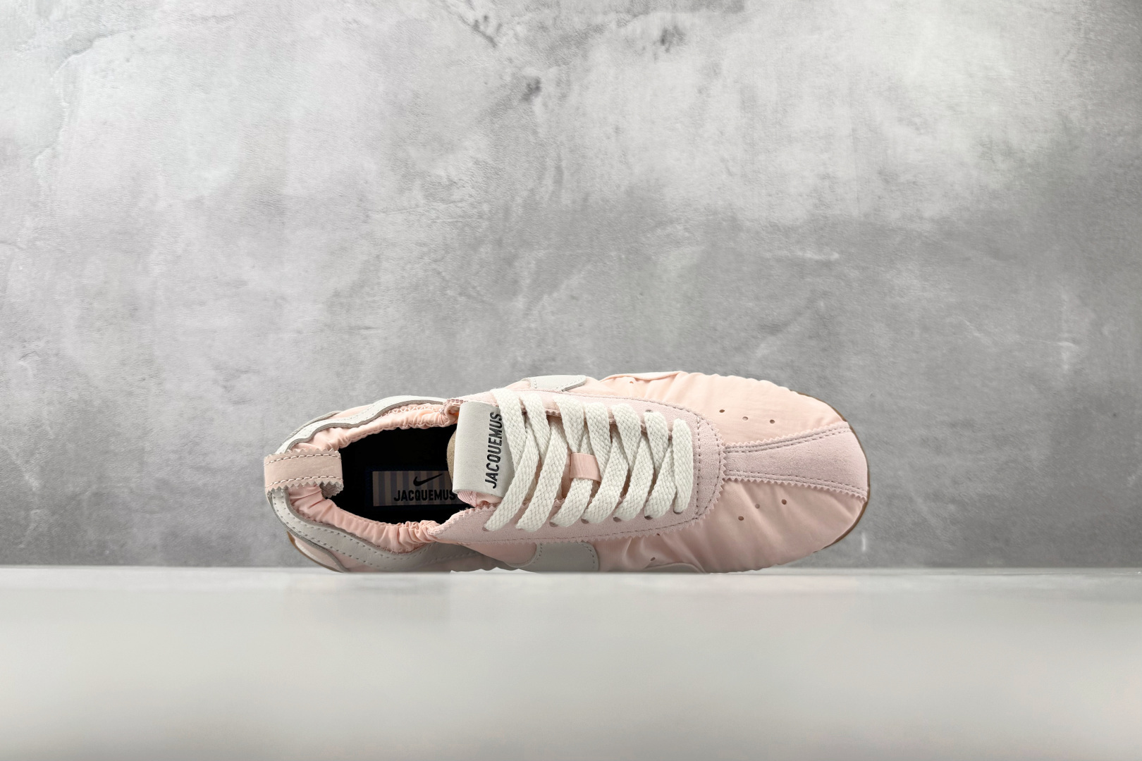 F2 特价  特价 Nike Moon Shoe x Jacquemus sP粉色 货号：HV8547-601 尺码：3
