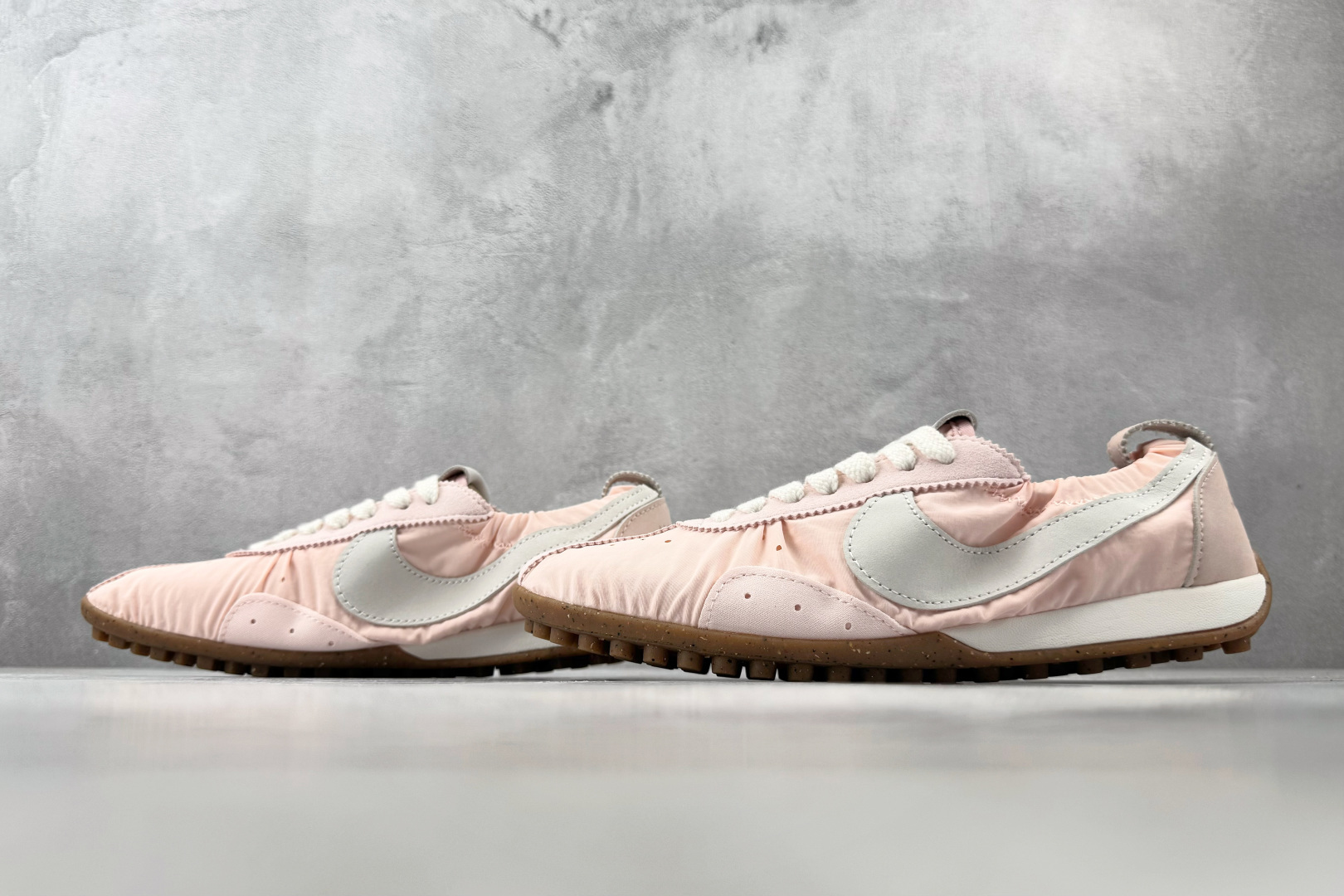F2 特价  特价 Nike Moon Shoe x Jacquemus sP粉色 货号：HV8547-601 尺码：3