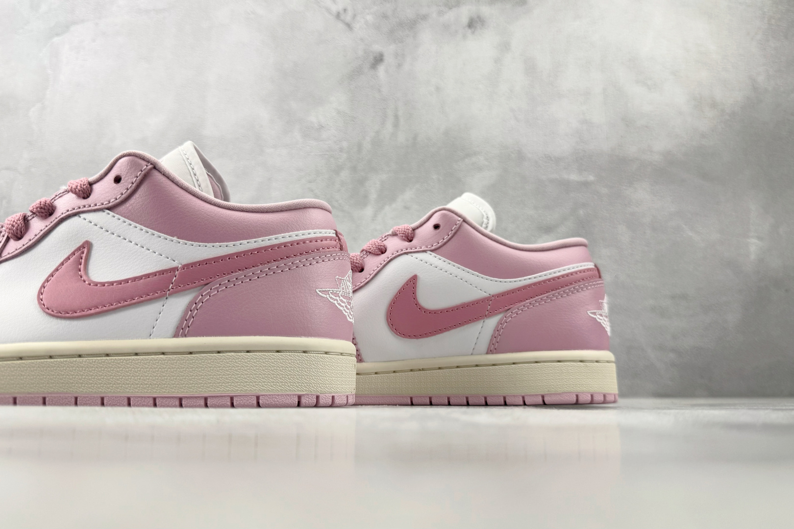 DT  公司级 Jordan Air Jordan  元素粉 货号：DC0774-607 尺码：35.5 36 36.5