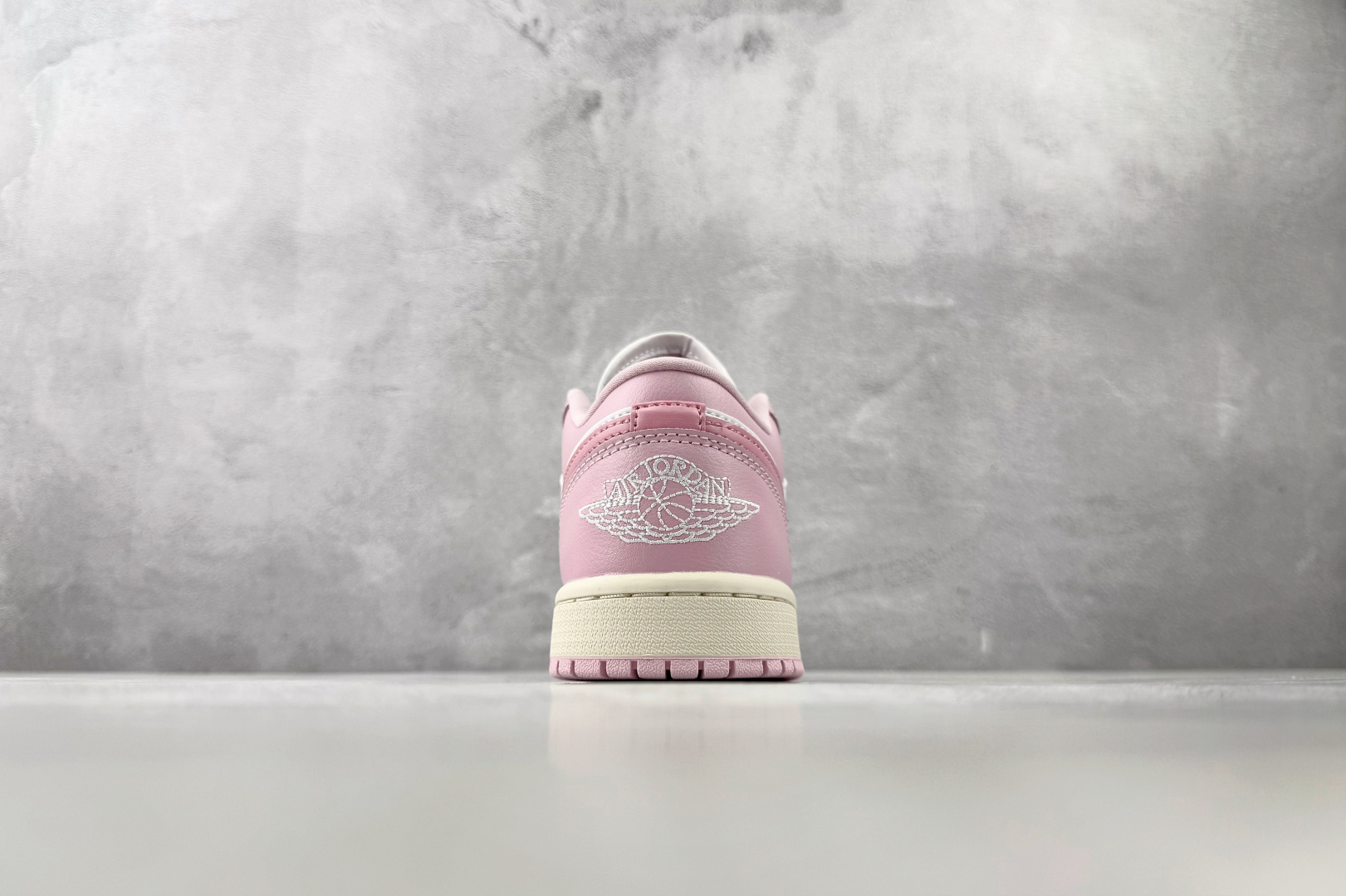 DT  公司级 Jordan Air Jordan  元素粉 货号：DC0774-607 尺码：35.5 36 36.5