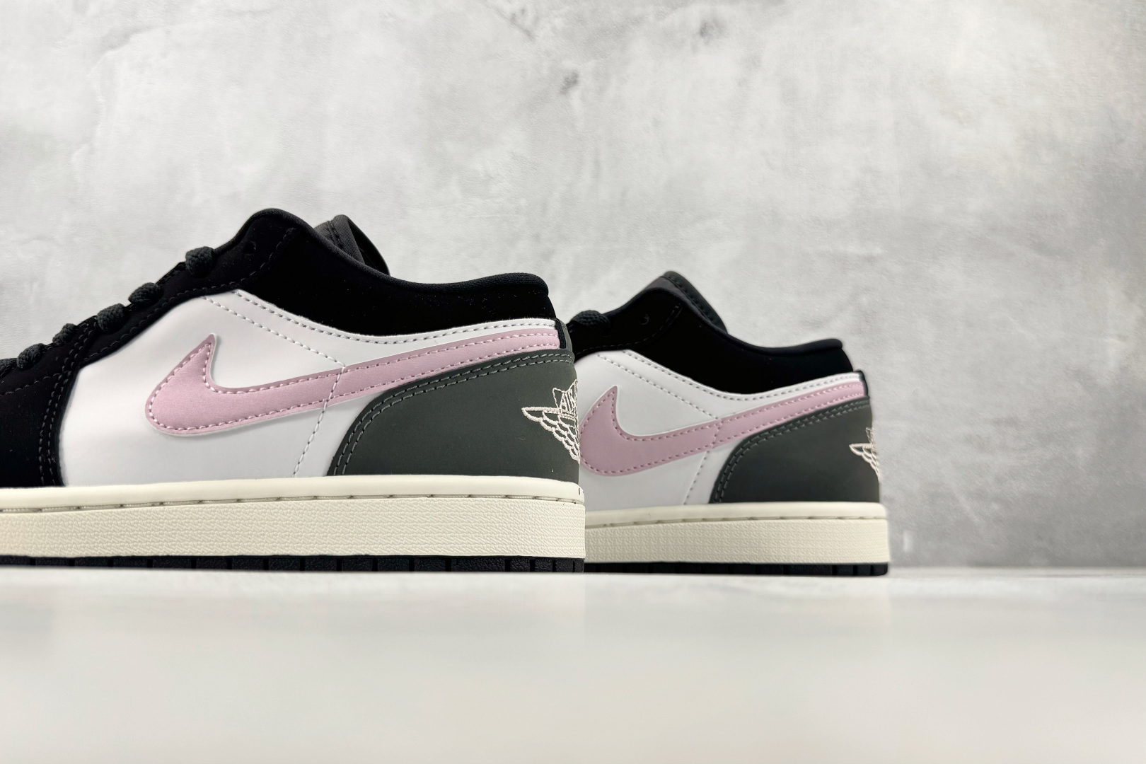 DT 公司级 Jordan Air Jordan 1 黑白粉 货号:II3788-003 尺码:39 40 40.5 DT 公司级 Jordan Air Jordan 1 黑白粉 货号:II3788-003 尺码:39 40 40.5