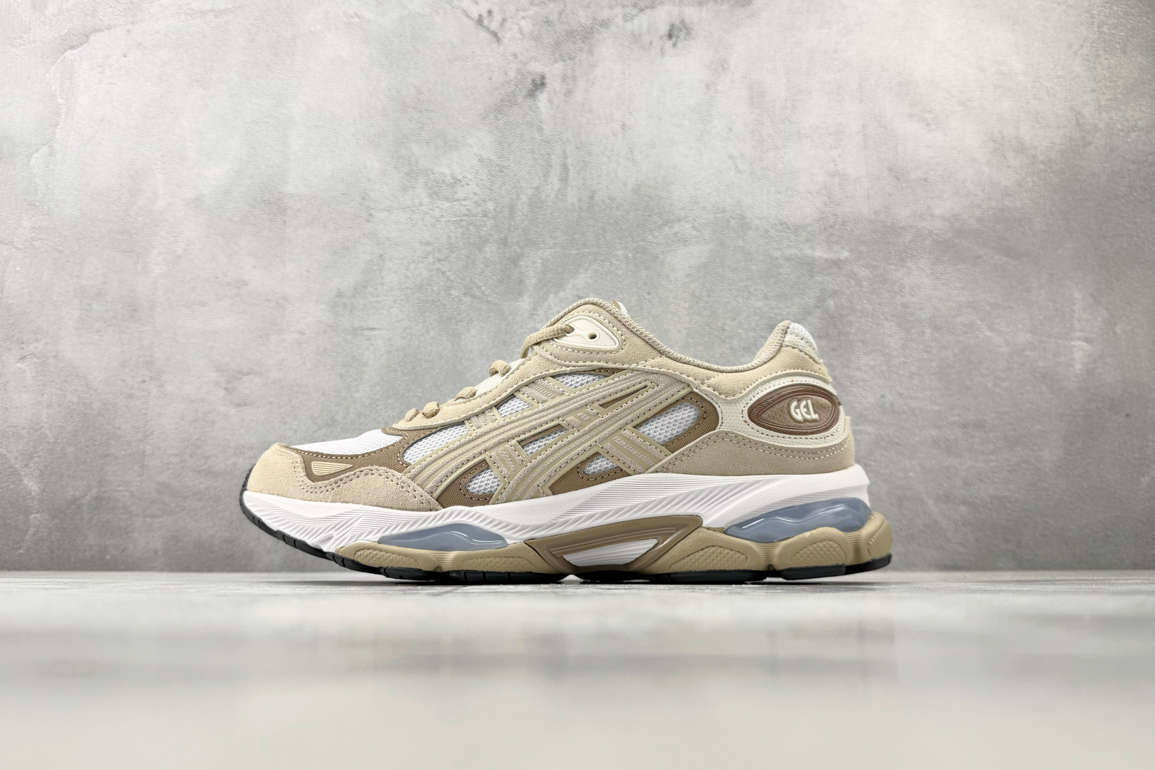 NO:887836,HX Local ASICS Gel-NYC 2.0 Milk Tea Brown Item No. 1203A895-102 Size 36 36.5 37 38.5 39 40 40.5 41 42 42.5 43 44 44.5 45 46 46.5 47 Code 29,19860909HX 本地 ASICS Gel-NYC 2.0 奶茶棕 货号1203A895-102 尺码36 36.5 37 38.5 39 40 40.5 41 42 42.5 43 44 44.5 45 46 46.5 47 编码29,,Men's shoes