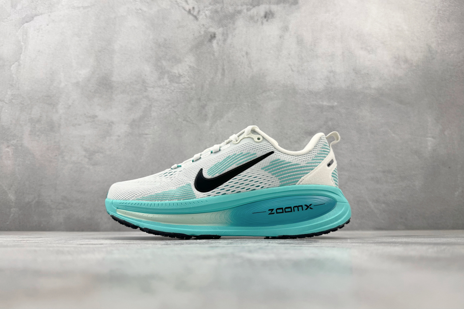 GOD神版 完美还原 正确版本 Nike VOMERO 18 绿灰色货号：HM6803-103尺码：36