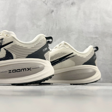 GOD神版 完美还原 正确版本 Nike VOMERO 18 白黑货号:IB5726-100尺码:36 GOD神版 完美还原 正确版本 Nike VOMERO 18 白黑货号:IB5726-100尺码:36