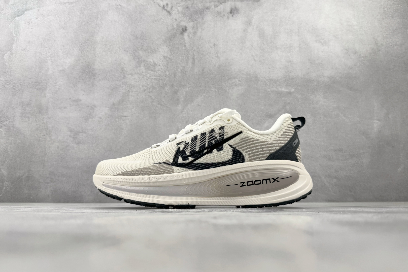 GOD神版 完美还原 正确版本 Nike VOMERO 18 白黑货号：IB5726-100尺码：36 