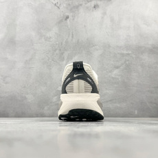 GOD神版 完美还原 正确版本 Nike VOMERO 18 白黑货号:IB5726-100尺码:36 GOD神版 完美还原 正确版本 Nike VOMERO 18 白黑货号:IB5726-100尺码:36