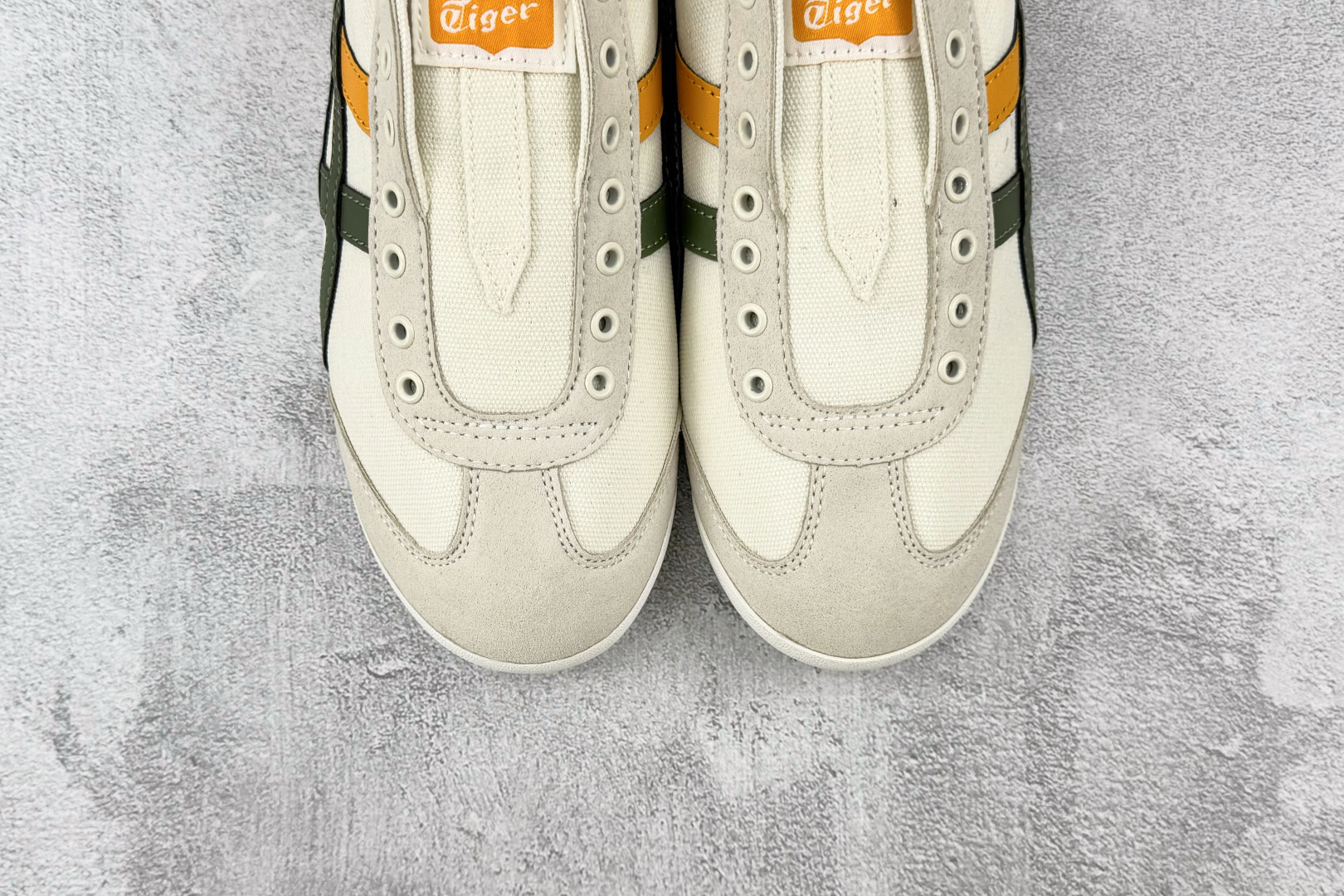 广版 Onitsuka Tiger鬼塚虎 MEXICO 66 SLIP-ON 白棕绿货号：1183A36