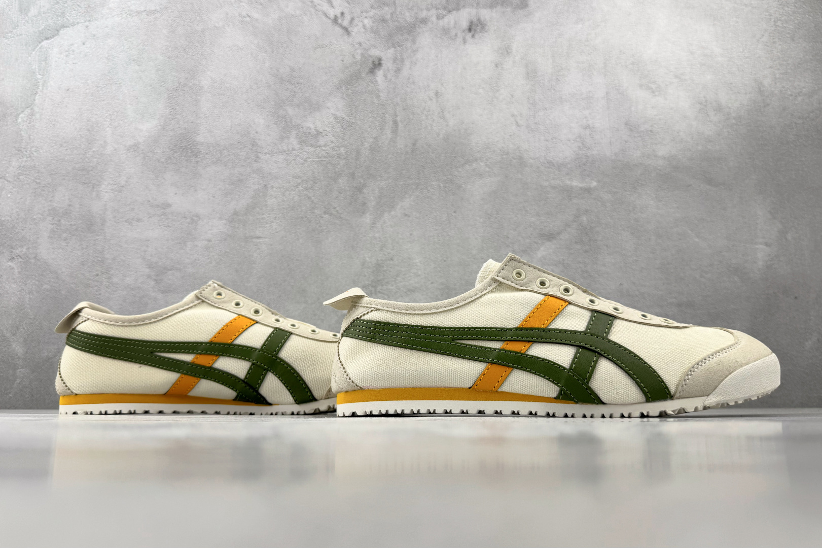 广版 Onitsuka Tiger鬼塚虎 MEXICO 66 SLIP-ON 白棕绿货号：1183A36