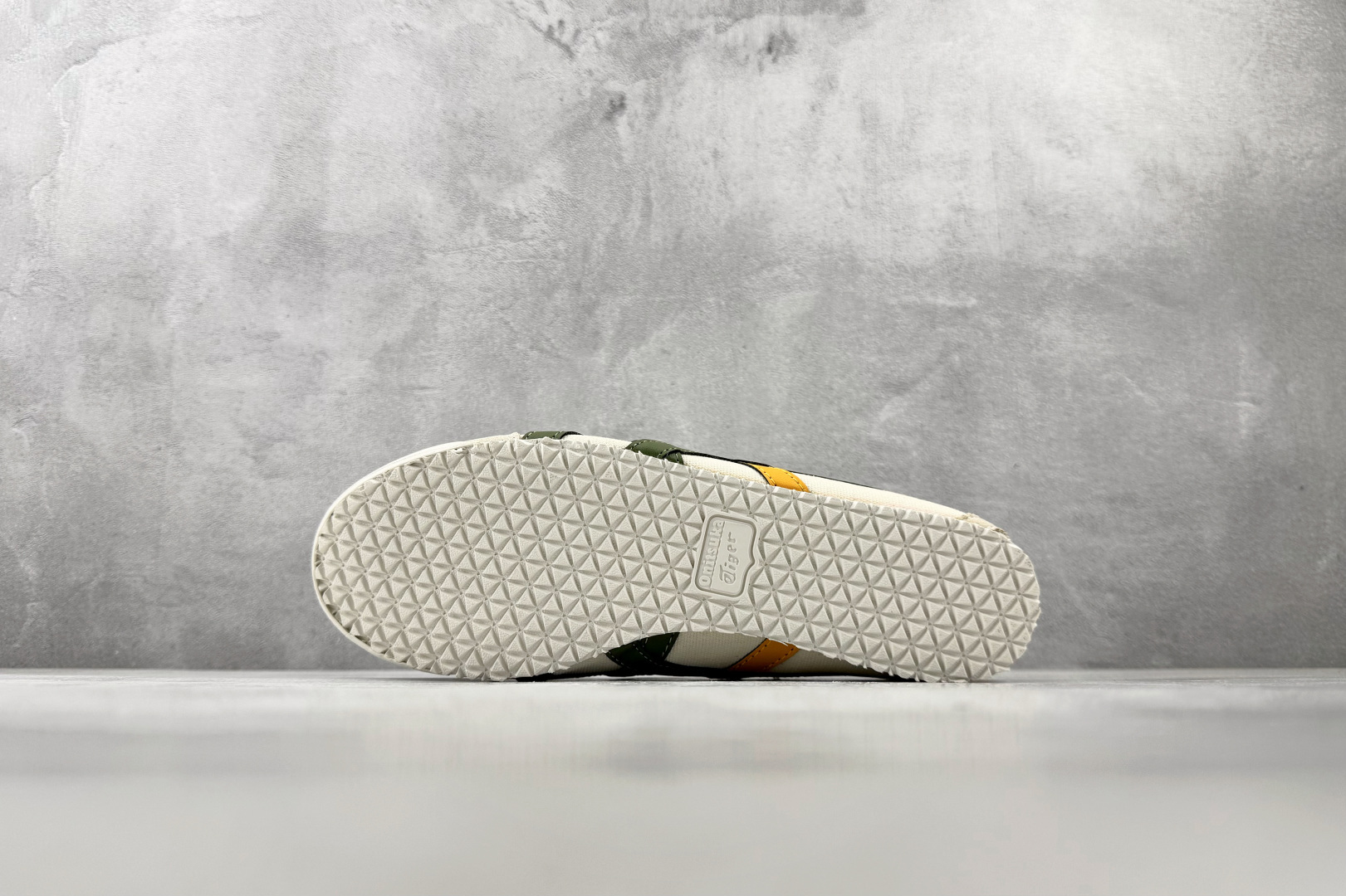 广版 Onitsuka Tiger鬼塚虎 MEXICO 66 SLIP-ON 白棕绿货号：1183A36