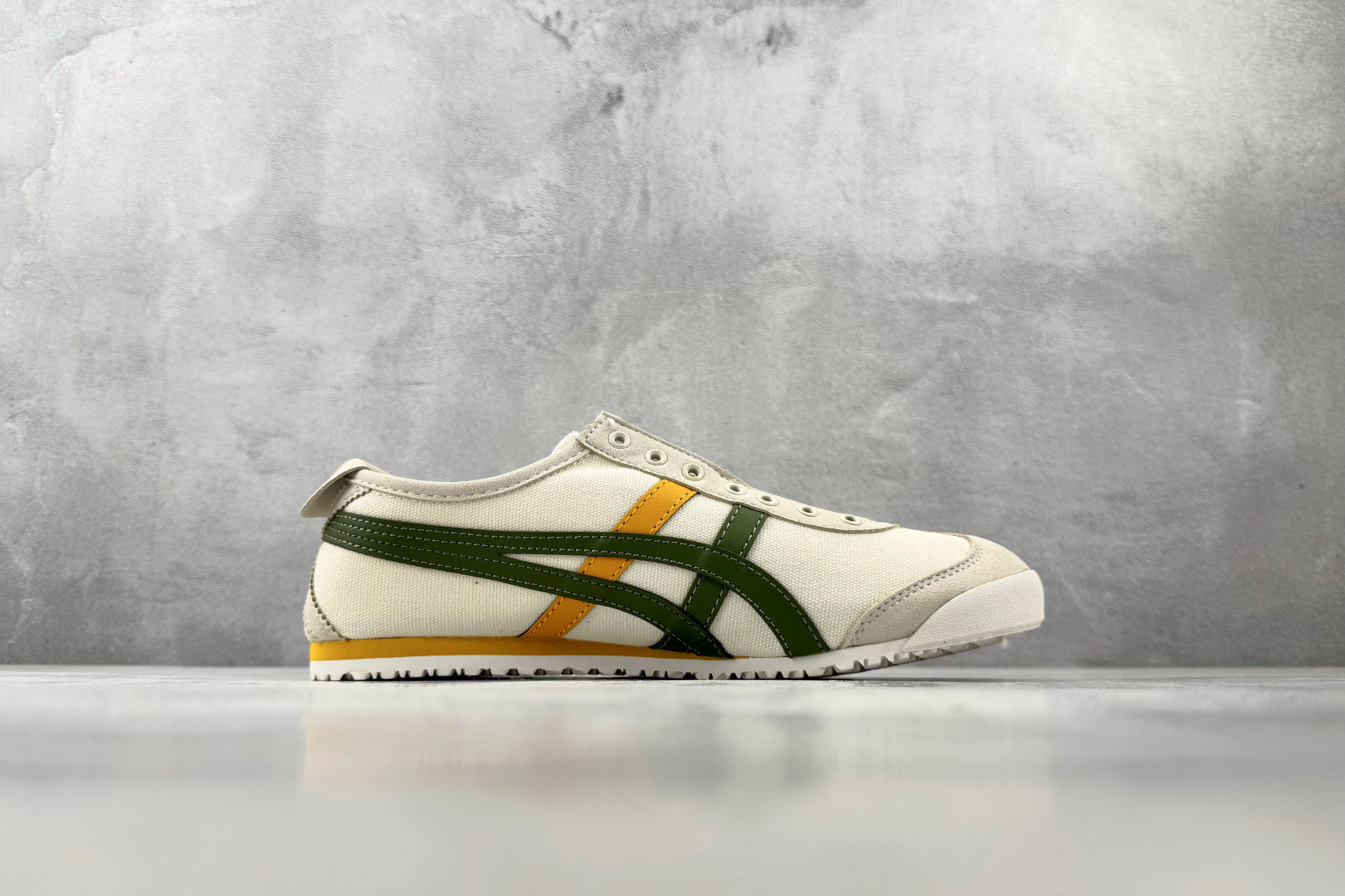 广版 Onitsuka Tiger鬼塚虎 MEXICO 66 SLIP-ON 白棕绿货号：1183A36