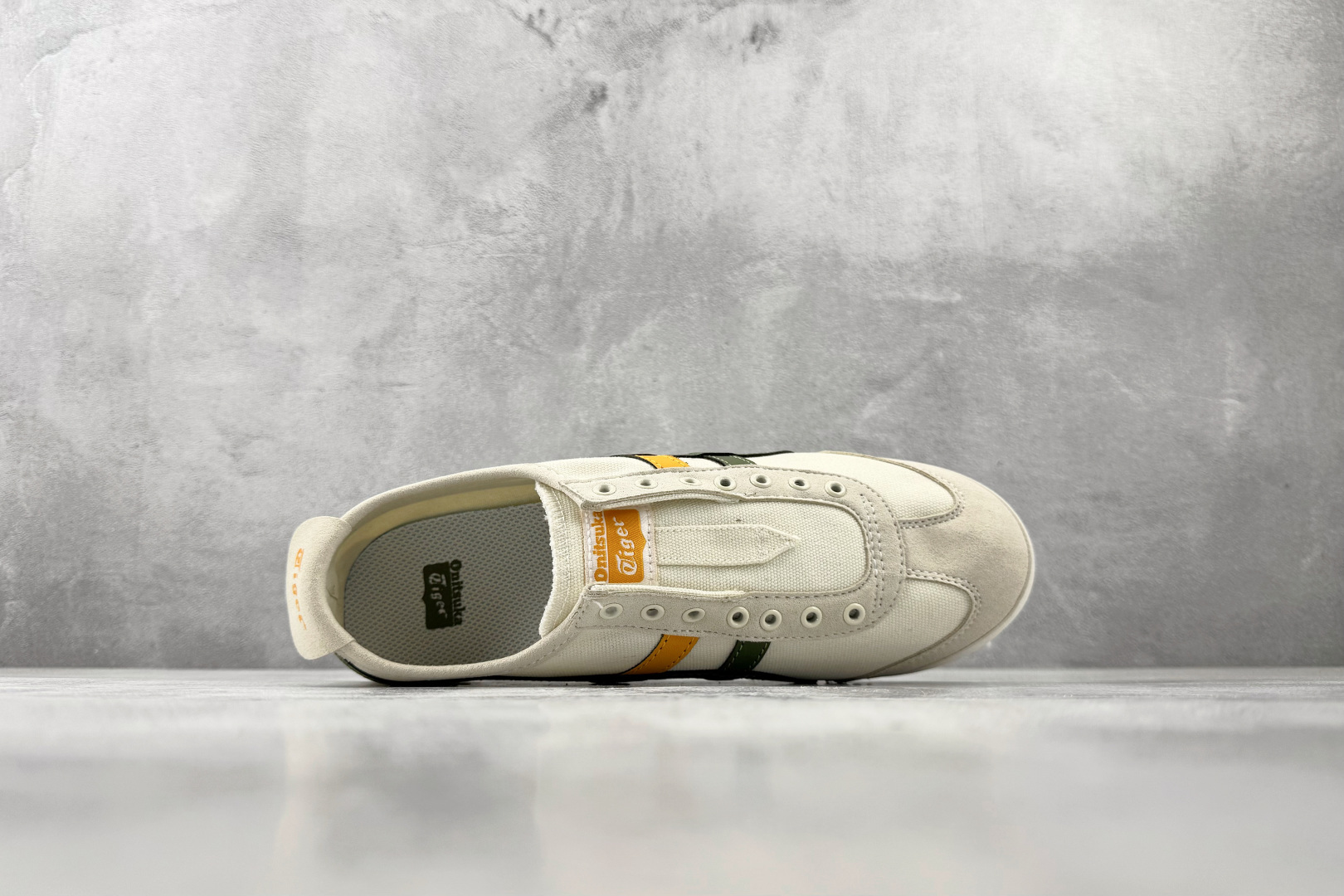 广版 Onitsuka Tiger鬼塚虎 MEXICO 66 SLIP-ON 白棕绿货号：1183A36