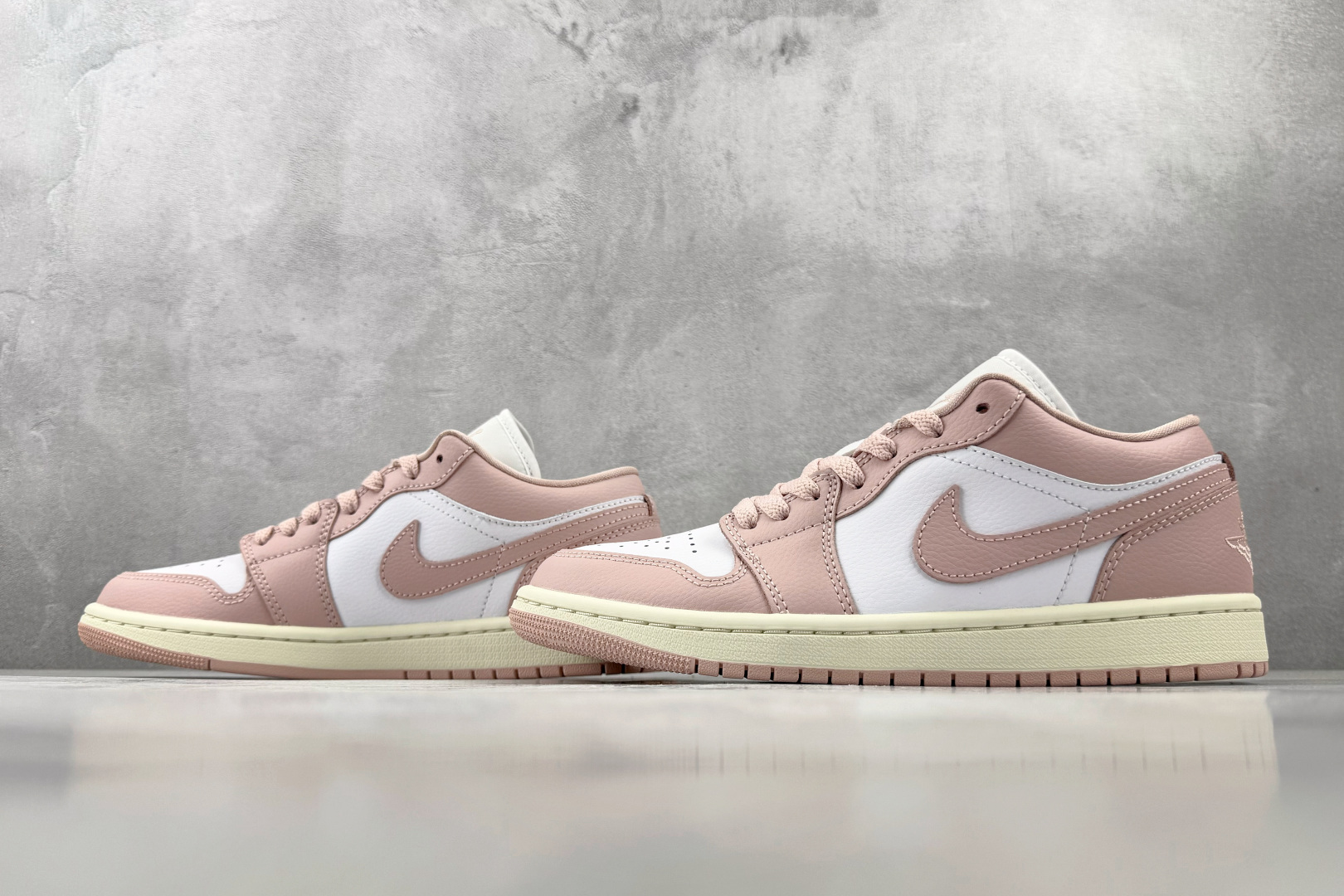DT 公司级 Jordan Air Jordan 1 粉白 货号:DC0774-162 尺码:35.5 36 36.5 DT 公司级 Jordan Air Jordan 1 粉白 货号:DC0774-162 尺码:35.5 36 36.5