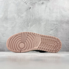DT 公司级 Jordan Air Jordan 1 粉白 货号:DC0774-162 尺码:35.5 36 36.5 DT 公司级 Jordan Air Jordan 1 粉白 货号:DC0774-162 尺码:35.5 36 36.5