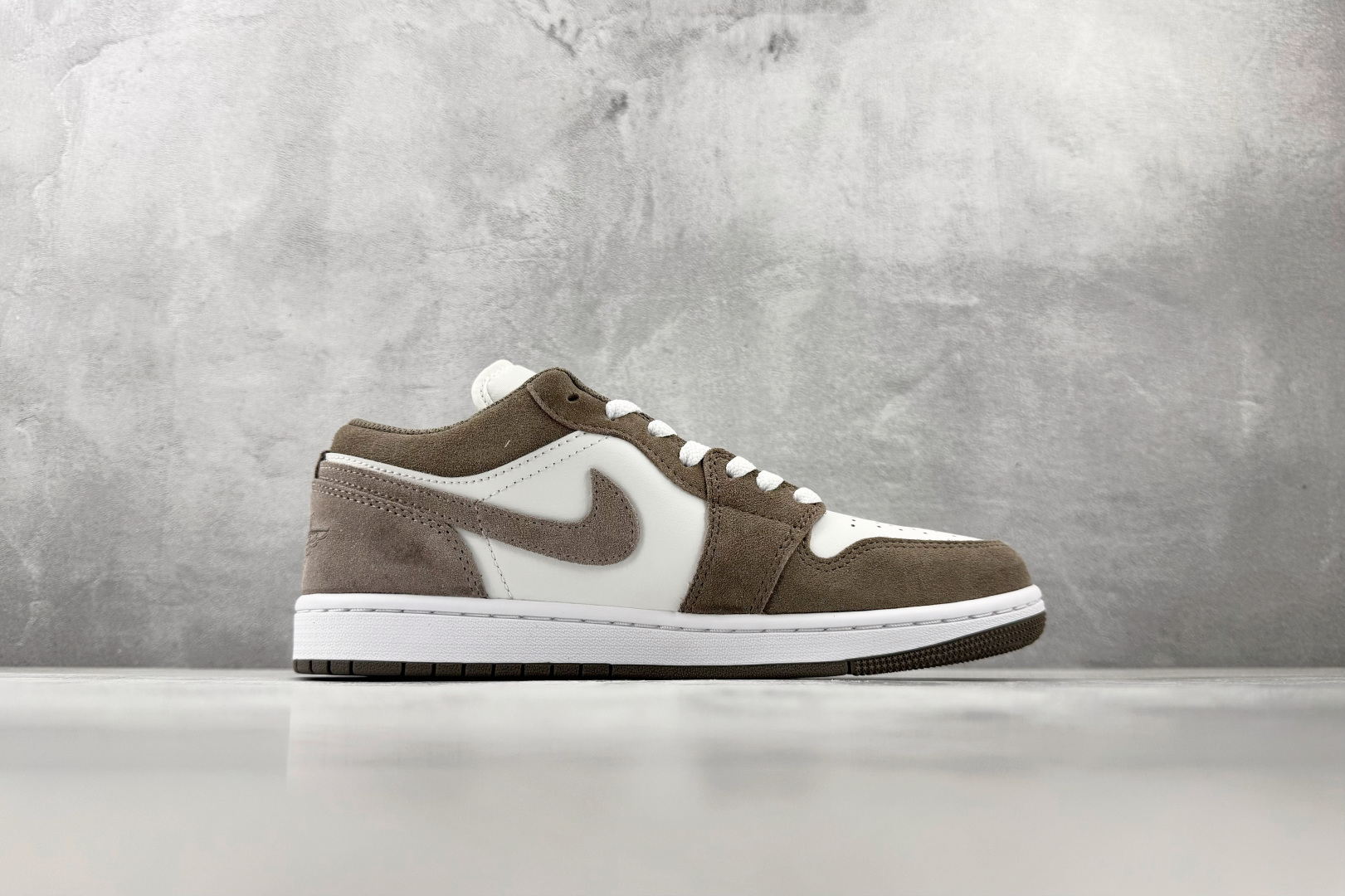 DT  公司级 Jordan Air Jordan 1 橄榄灰 货号：-046 尺码：39 40 40.5 41 42 