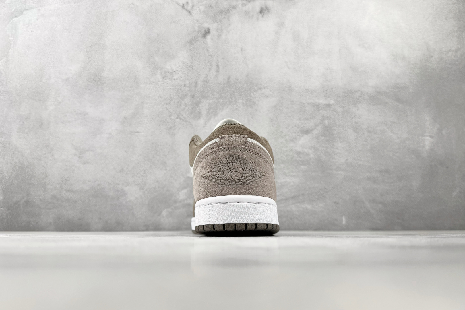 DT  公司级 Jordan Air Jordan 1 橄榄灰 货号：-046 尺码：39 40 40.5 41 42 