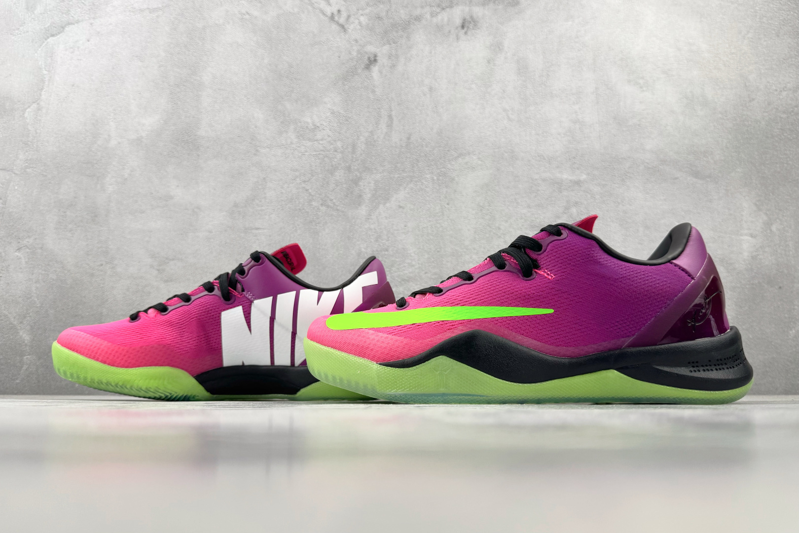 S2 纯原生产线 Nike Kobe 8 Mambacurial 粉绿 货号:-500 尺码:40.5 41 42 S2 纯原生产线 Nike Kobe 8 Mambacurial 粉绿 货号:-500 尺码:40.5 41 42