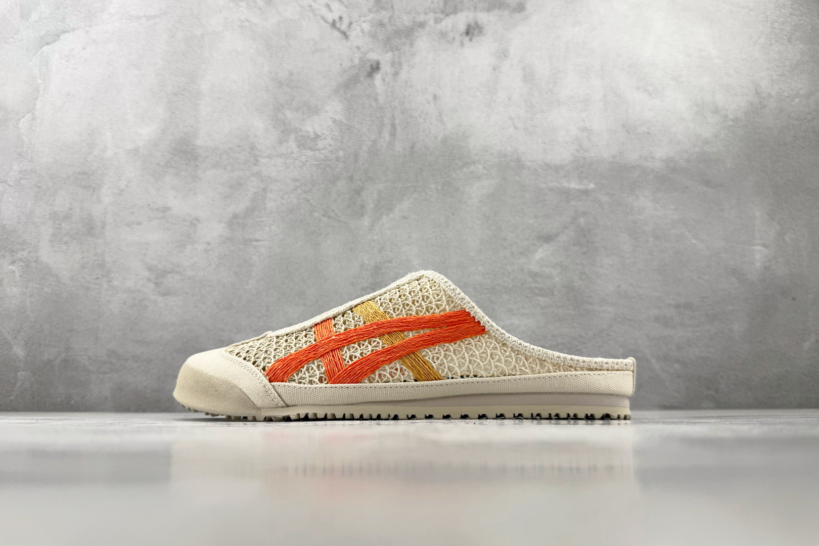 NO:898188,SC local channel special supply Onitsuka Tiger MEXICO 66 Sabot Orange Item No. 1183C123-251 Size 36 36.5 37.5 38 38.5 39 40 40.5 41 42 42.5 43 44 44.5 45 Coding 26,19860909SC 本地 渠道特供 Onitsuka Tiger 鬼塚虎 MEXICO 66 Sabot 米橙 货号1183C123-251 尺码36 36.5 37.5 38 38.5 39 40 40.5 41 42 42.5 43 44 44.5 45 编码26,,Men's shoes
