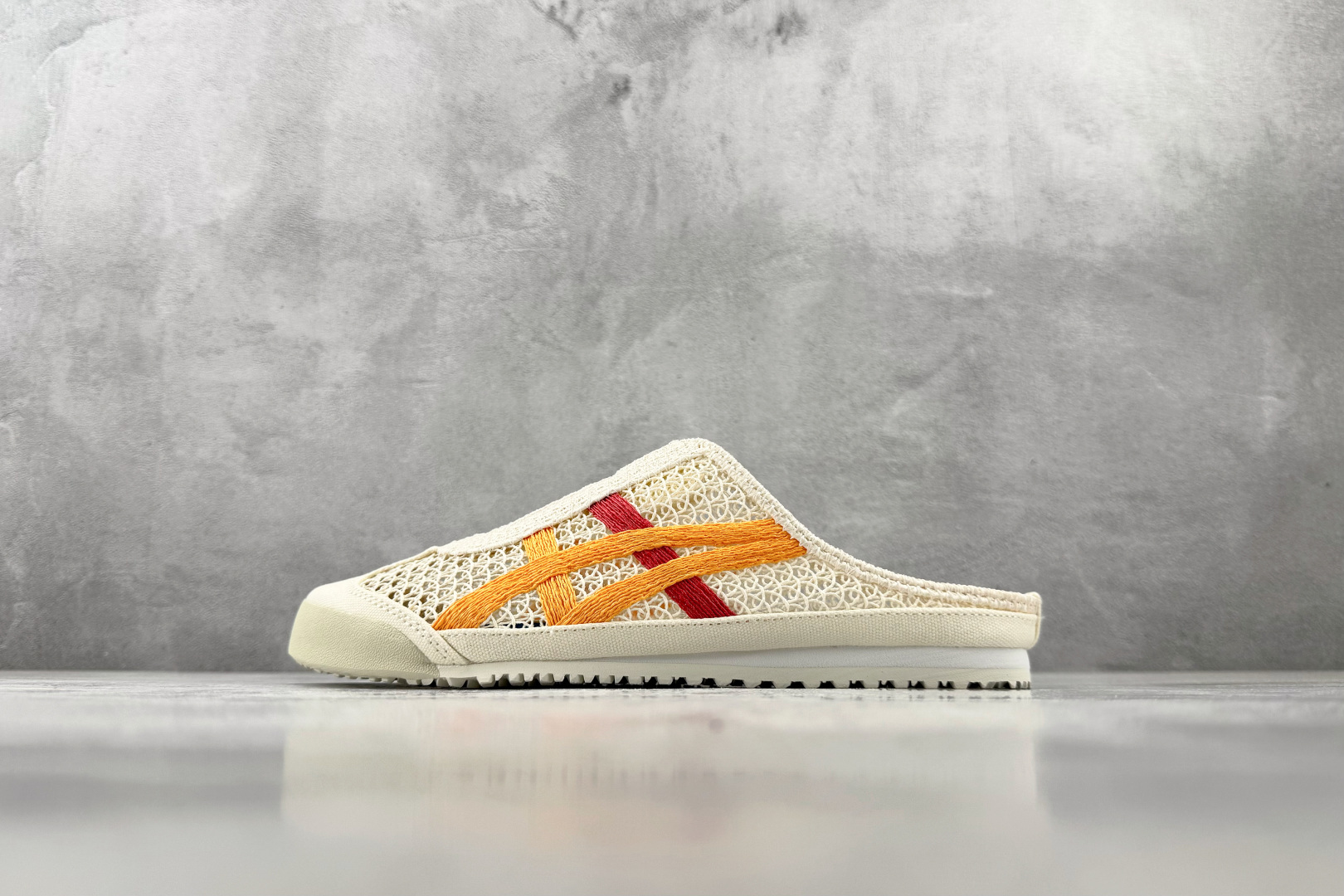 NO:898190,SC Local Channel Special Onitsuka Tiger MEXICO 66 Sabot Orange Red Item No. 1183C123-101 Size 36 36.5 37.5 38 38.5 39 40 40.5 41 42 42.5 43 44 44.5 45 Coding 26,19860909SC 本地 渠道特供 Onitsuka Tiger 鬼塚虎 MEXICO 66 Sabot 橙红 货号1183C123-101 尺码36 36.5 37.5 38 38.5 39 40 40.5 41 42 42.5 43 44 44.5 45 编码26,,Men's shoes