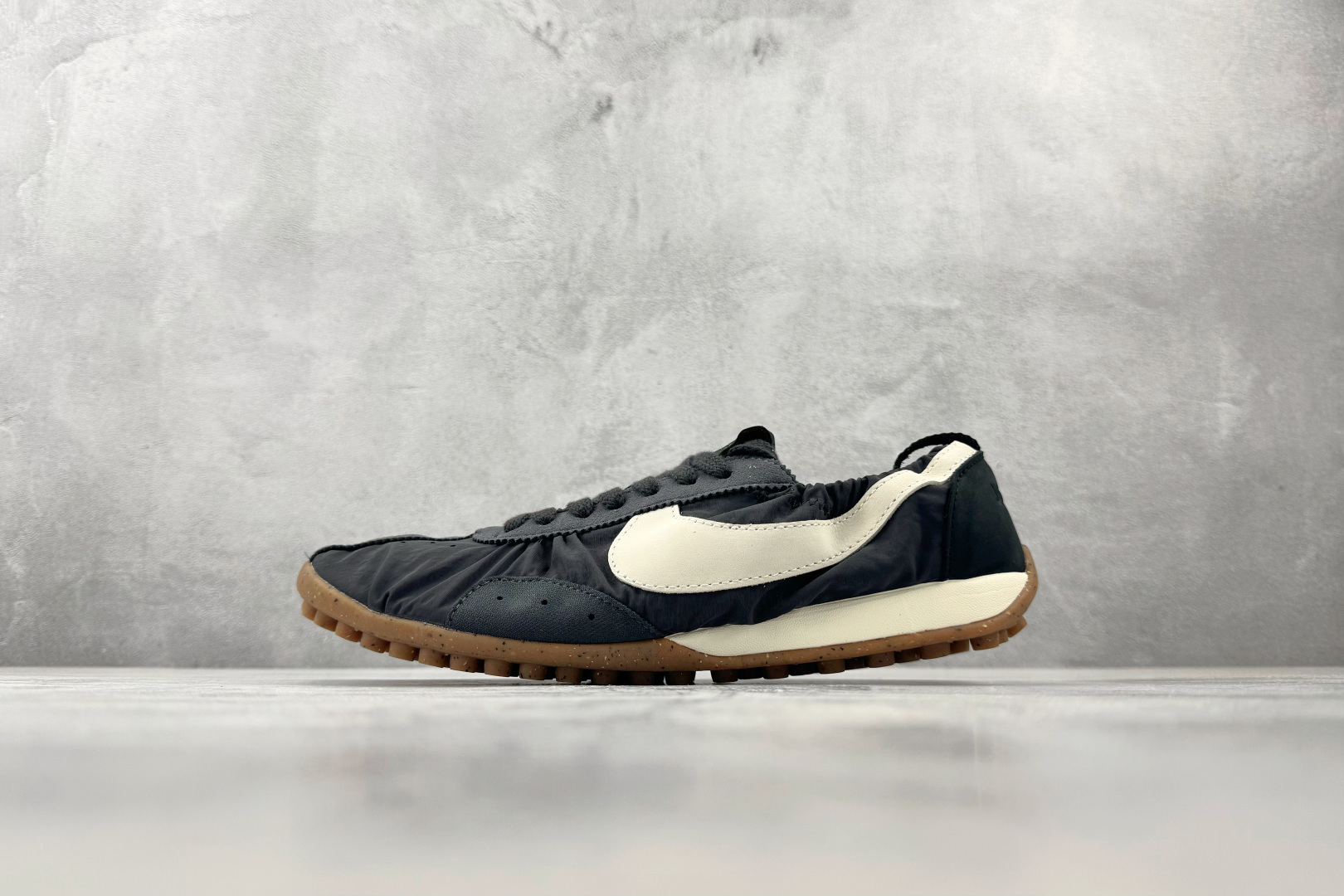 F2 特价  特价 Nike × Jacquemus 黑色 货号：HV8547-001 尺码：36 36.5 37.5 