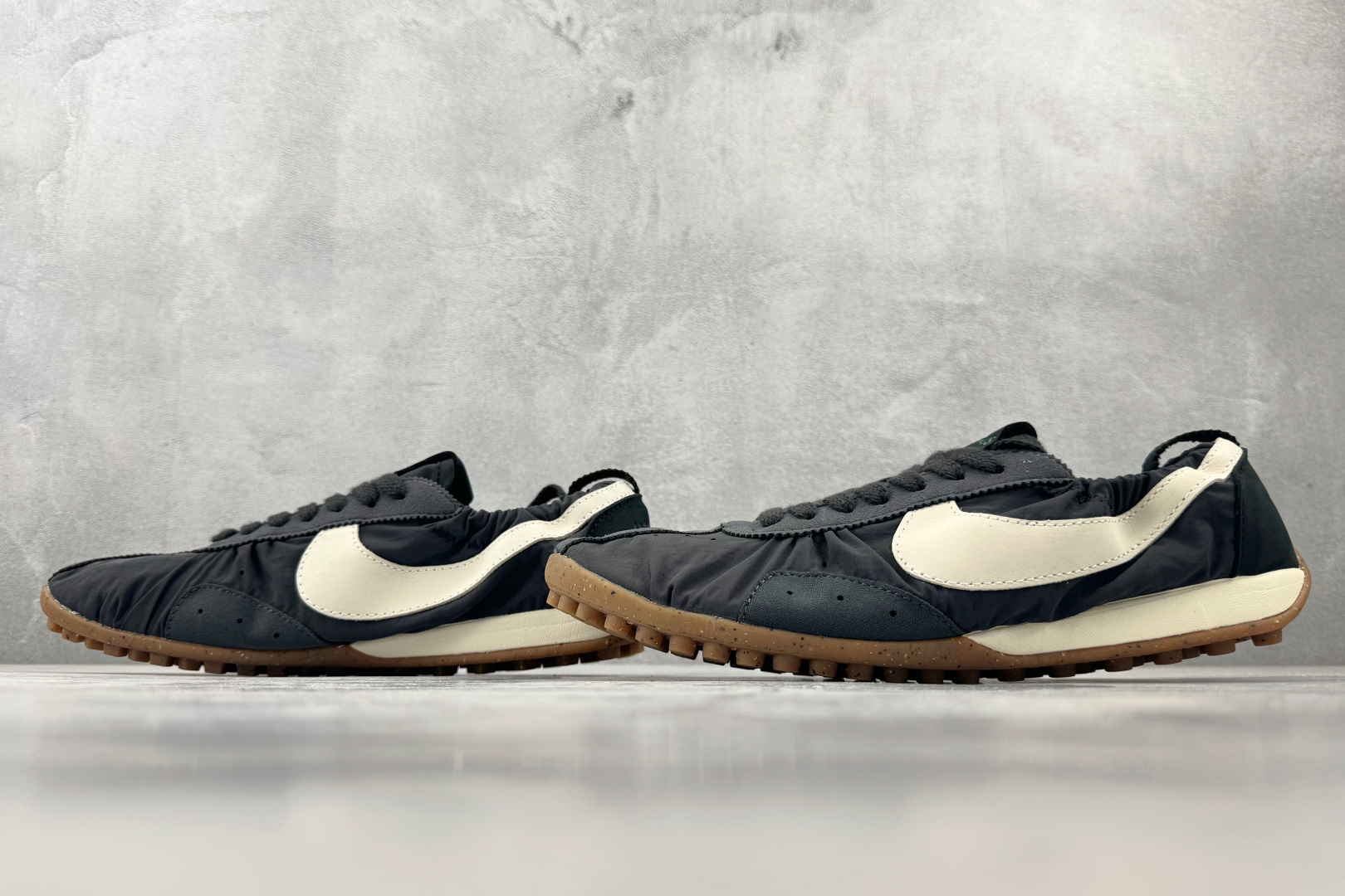 F2 特价  特价 Nike × Jacquemus 黑色 货号：HV8547-001 尺码：36 36.5 37.5 
