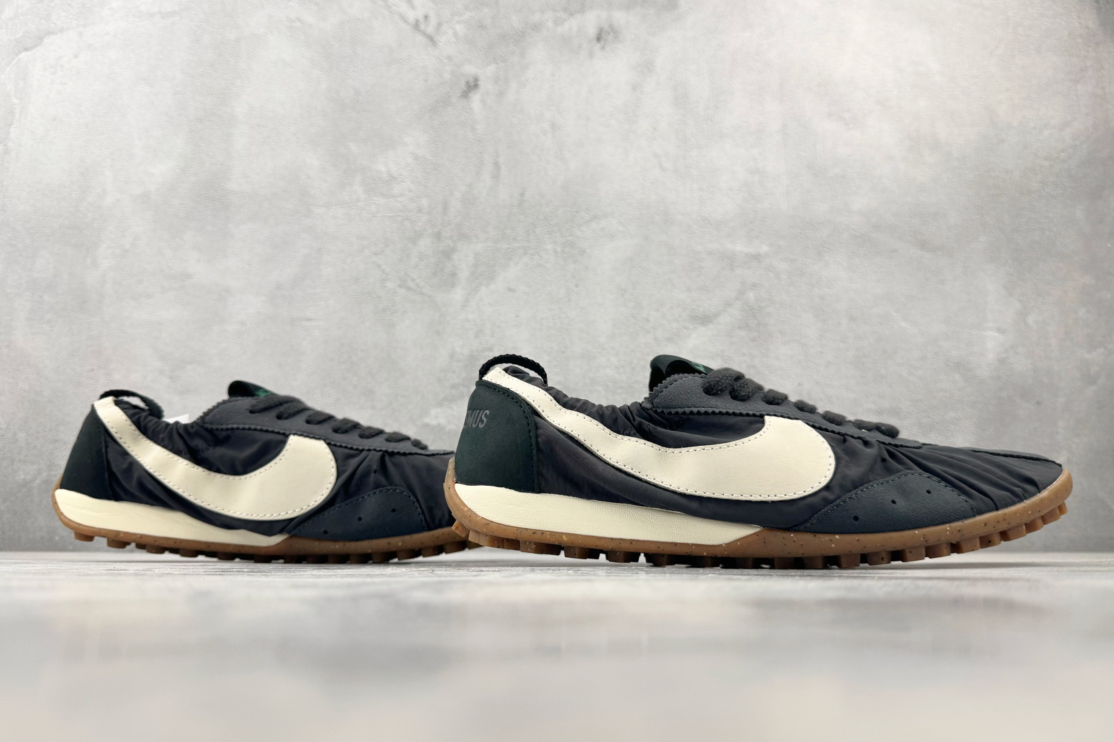 F2 特价  特价 Nike × Jacquemus 黑色 货号：HV8547-001 尺码：36 36.5 37.5 