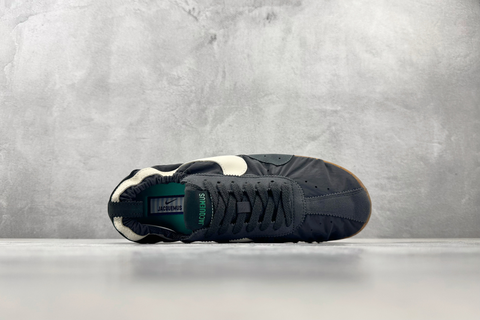 F2 特价  特价 Nike × Jacquemus 黑色 货号：HV8547-001 尺码：36 36.5 37.5 
