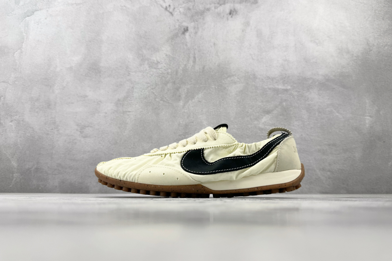 F2 特价 特价Nike × Jacquemus 米白色 货号:HV8547-700 尺码:36 36.5 37.5 F2 特价 特价Nike × Jacquemus 米白色 货号:HV8547-700 尺码:36 36.5 37.5