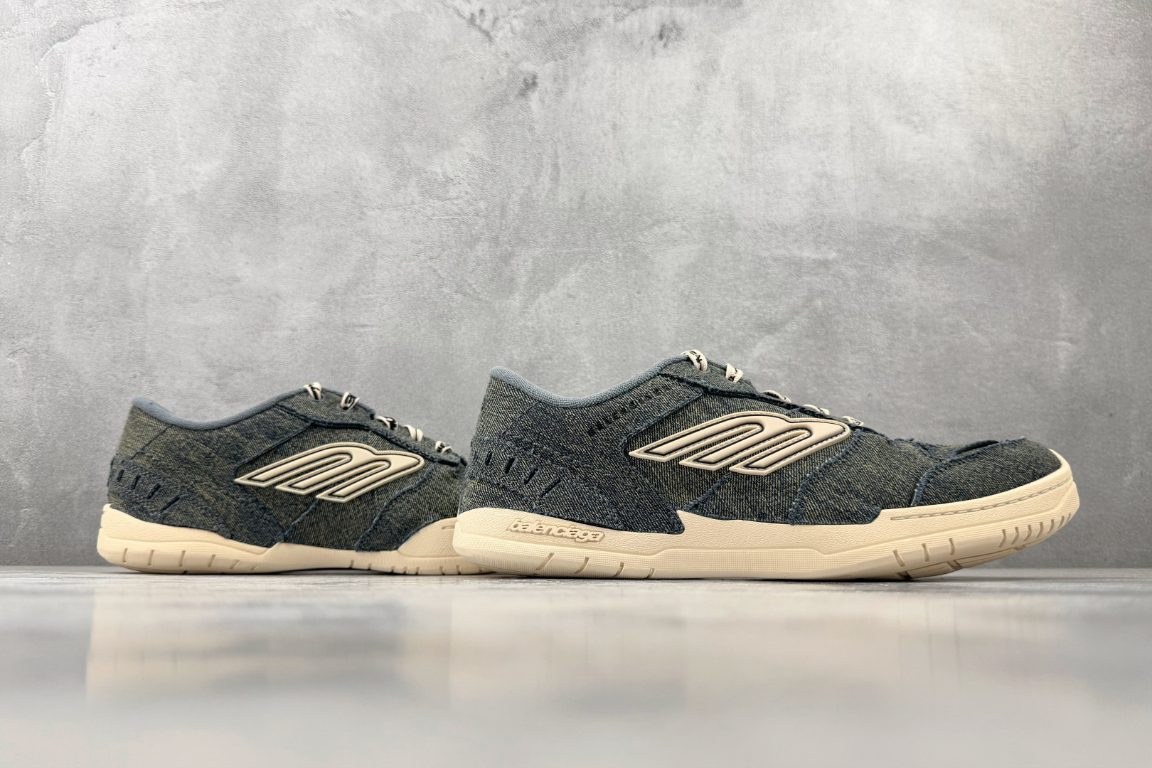 XA  最新外贸批次  Balenciaga 巴黎世家 Hamptons Denim 蓝色货号：WHPD