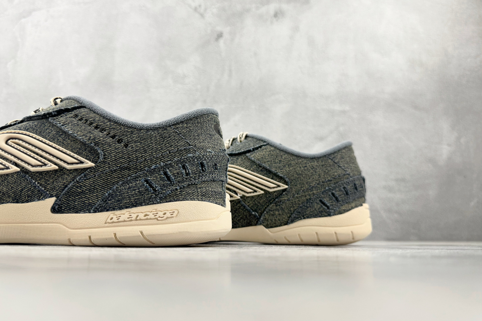 XA  最新外贸批次  Balenciaga 巴黎世家 Hamptons Denim 蓝色货号：WHPD