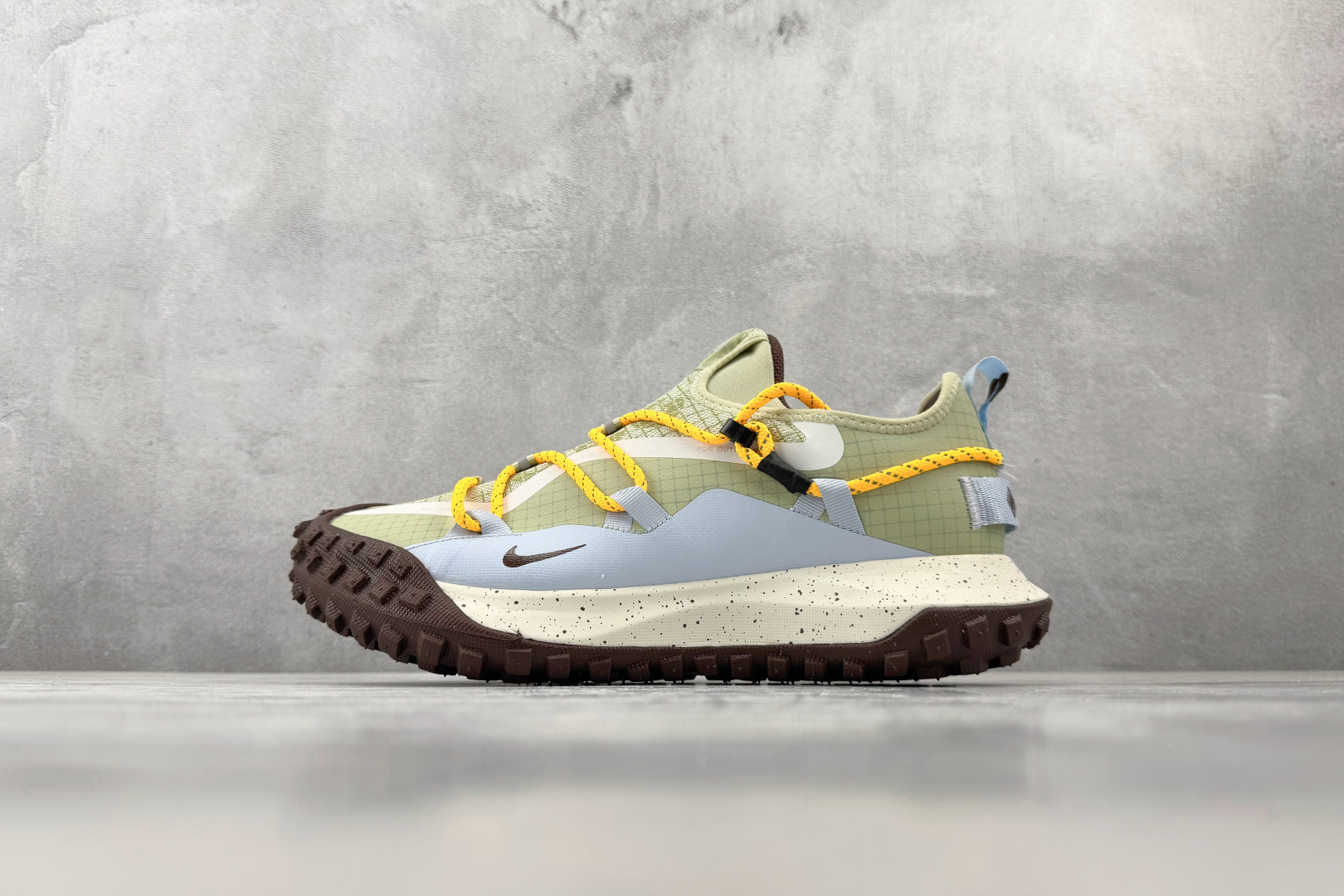 NO:930603,M version local Nike ACG Mountain Fly LOW GTX SE olive green item number IV2864-320 size 36 36.5 37 38.5 39 40 40.5 41 42 42.5 43 44 44.5 45 code 29,19860909M 版 本地 Nike ACG Mountain Fly LOW GTX SE 橄榄绿 货号IV2864-320 尺码36 36.5 37 38.5 39 40 40.5 41 42 42.5 43 44 44.5 45 编码29,,Men's shoes