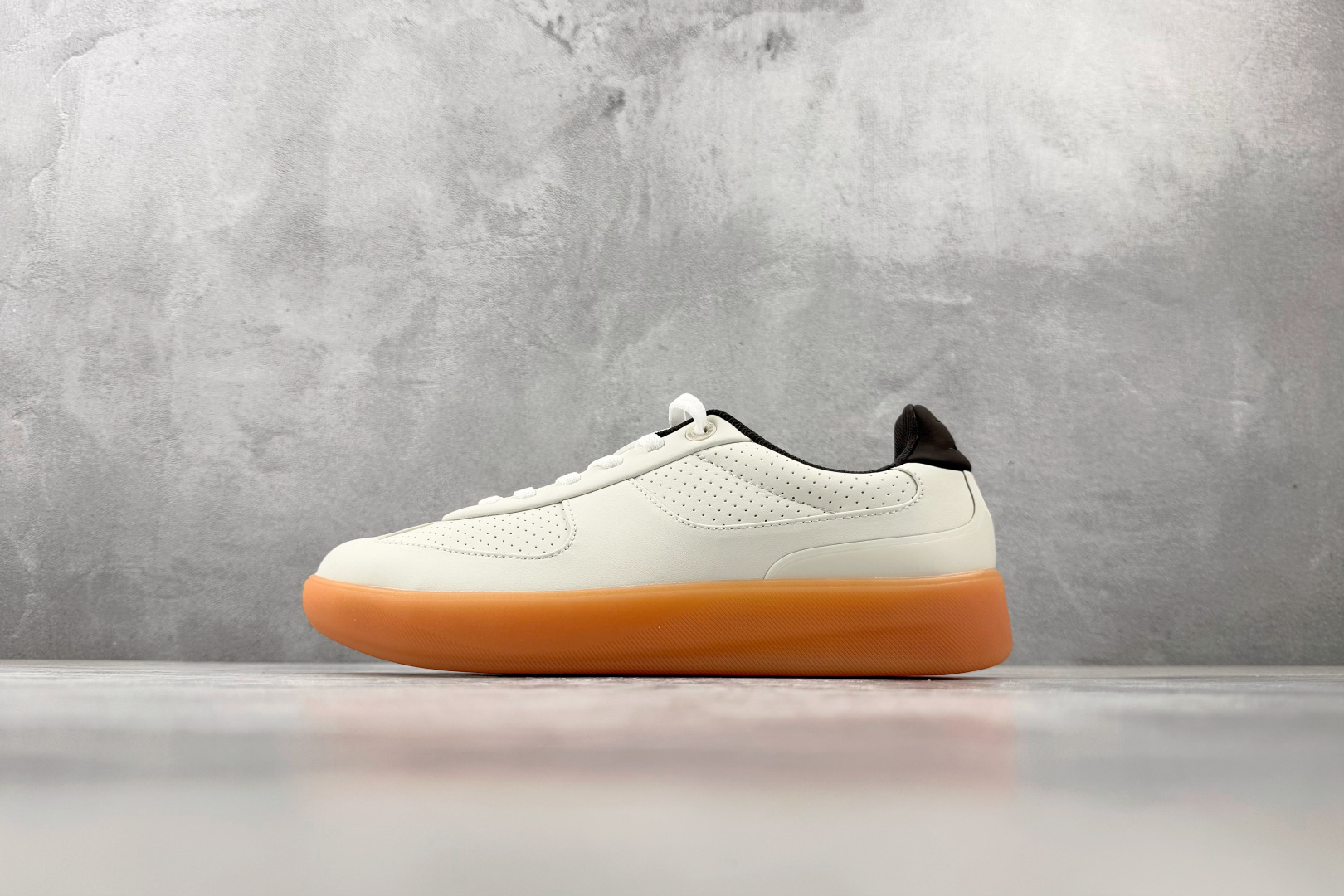 广版 Lululemon 露露乐蒙 cityverse 白黑货号：LM9BBJS尺码：36 36.5 3