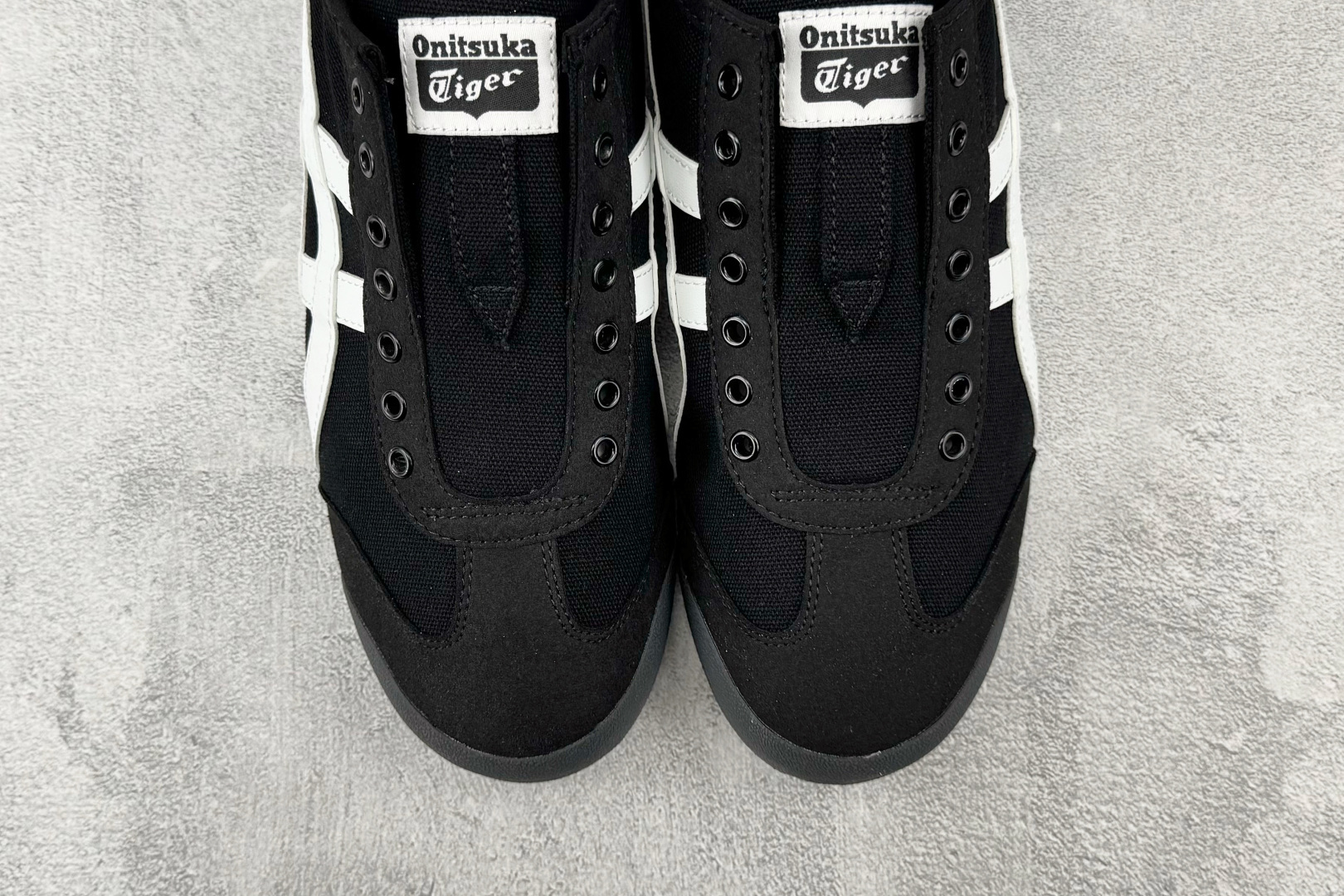 OT 头层 Onitsuka Tiger鬼塚虎 MEXICO 66 白黑色货号：1183B497-001