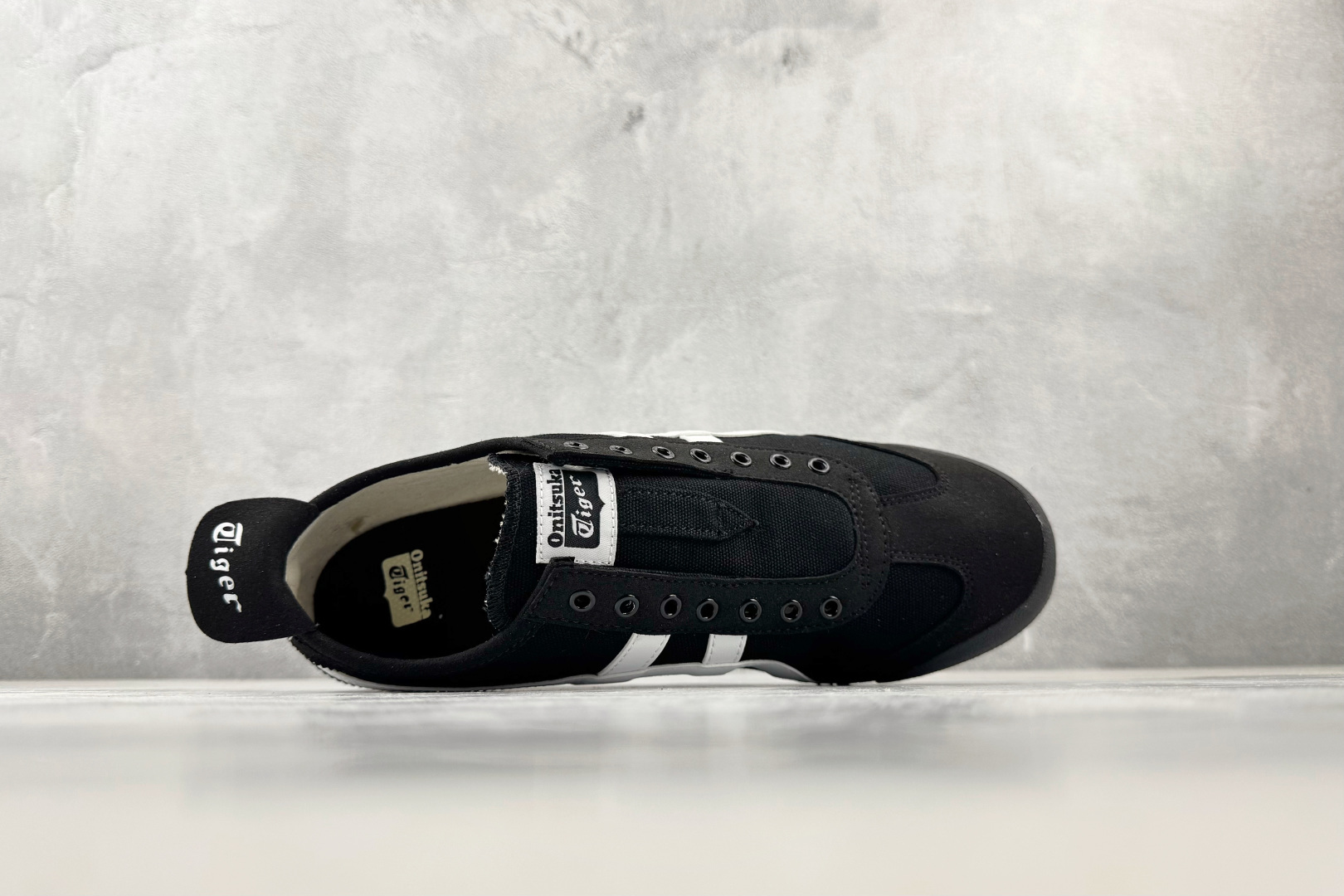 OT 头层 Onitsuka Tiger鬼塚虎 MEXICO 66 白黑色货号：1183B497-001