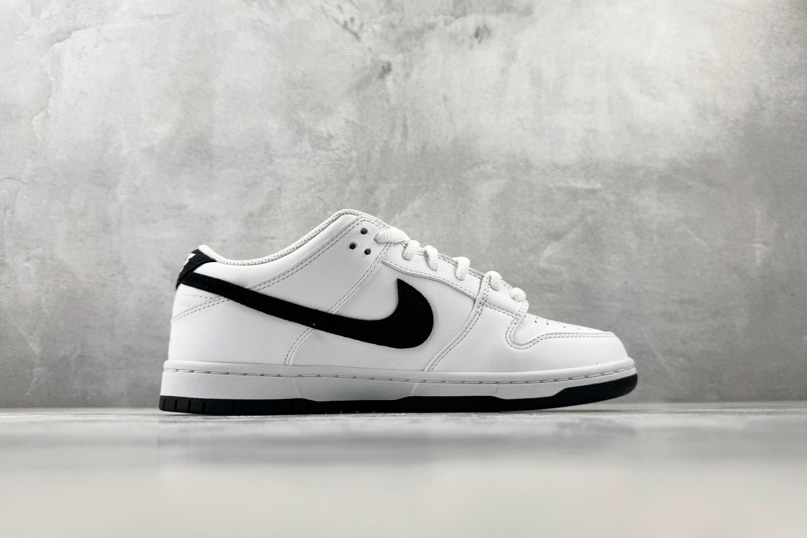 N版  东南亚订单   Nike Dunk SB LOW PRO White Suede/Black  白黑 货号：HF