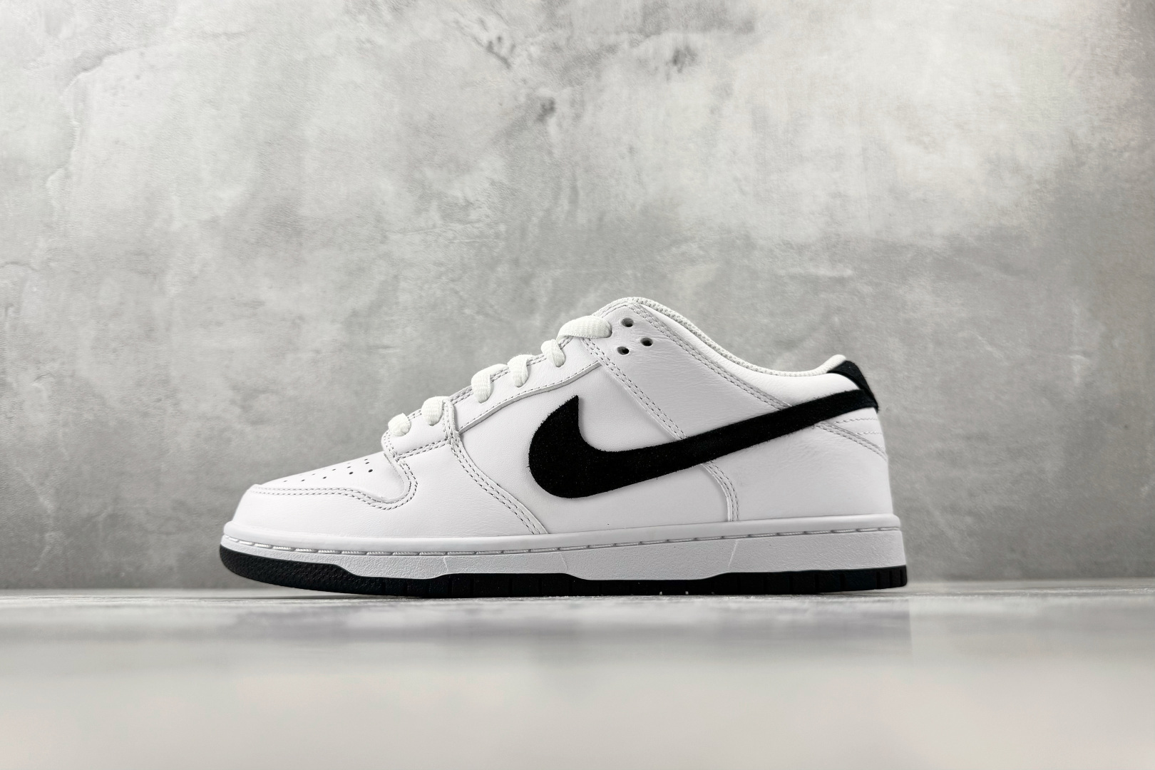 N版  东南亚订单   Nike Dunk SB LOW PRO White Suede/Black  白黑 货号：HF