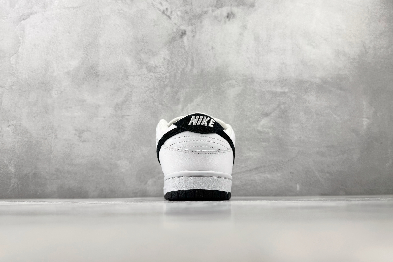 N版  东南亚订单   Nike Dunk SB LOW PRO White Suede/Black  白黑 货号：HF